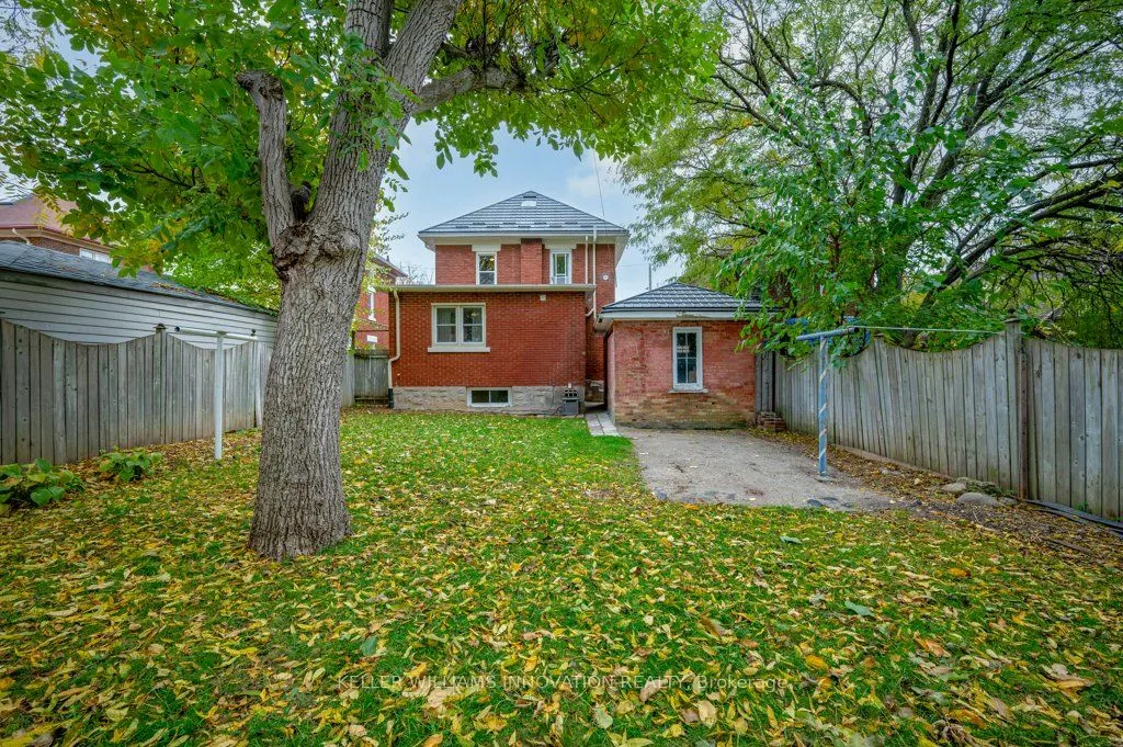 34 Stirling Avenue N