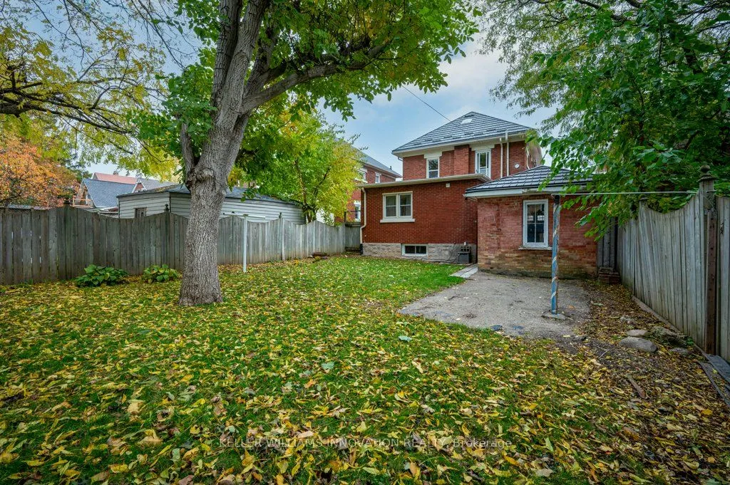 34 Stirling Avenue N