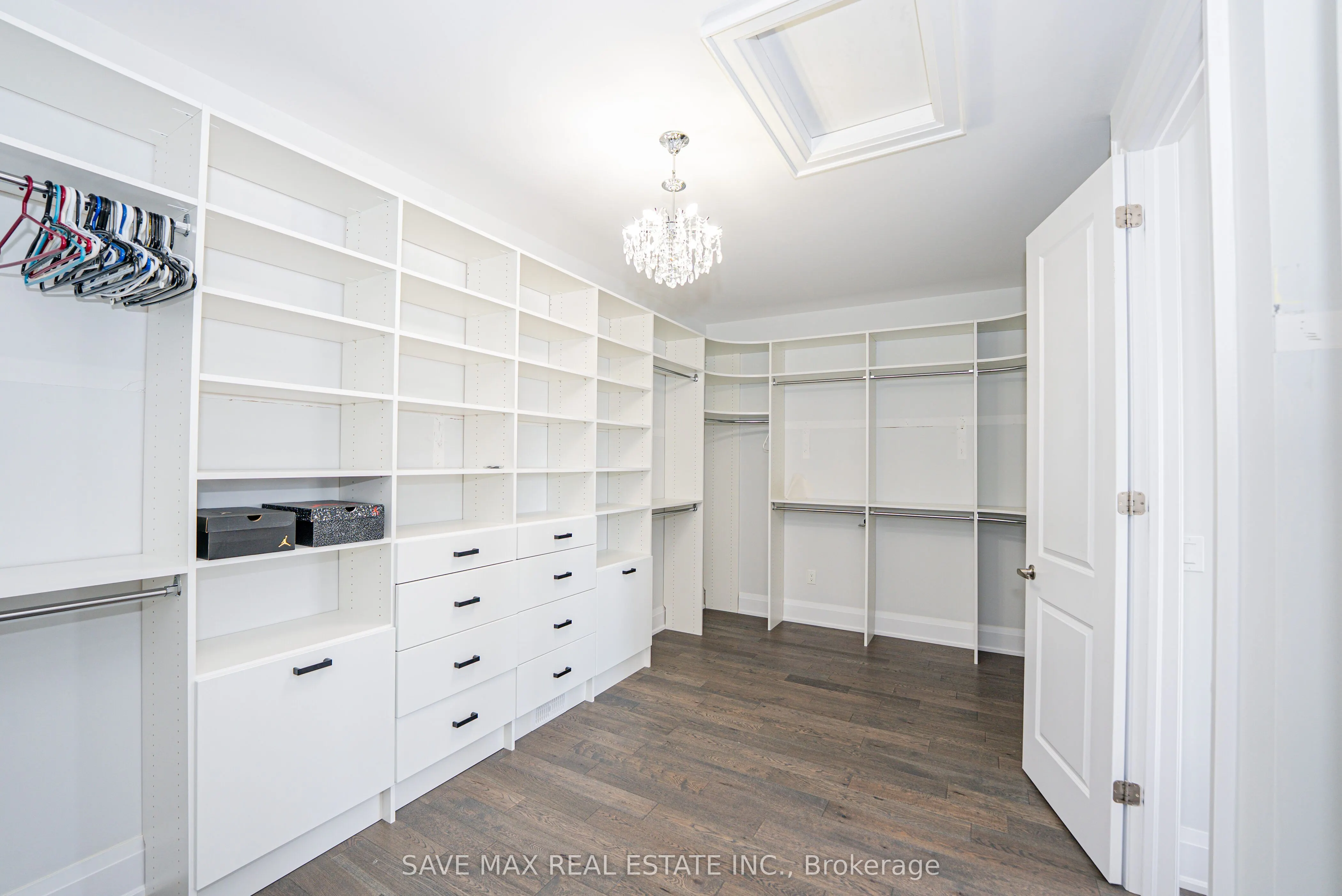 1250 UPPER THAMES Drive