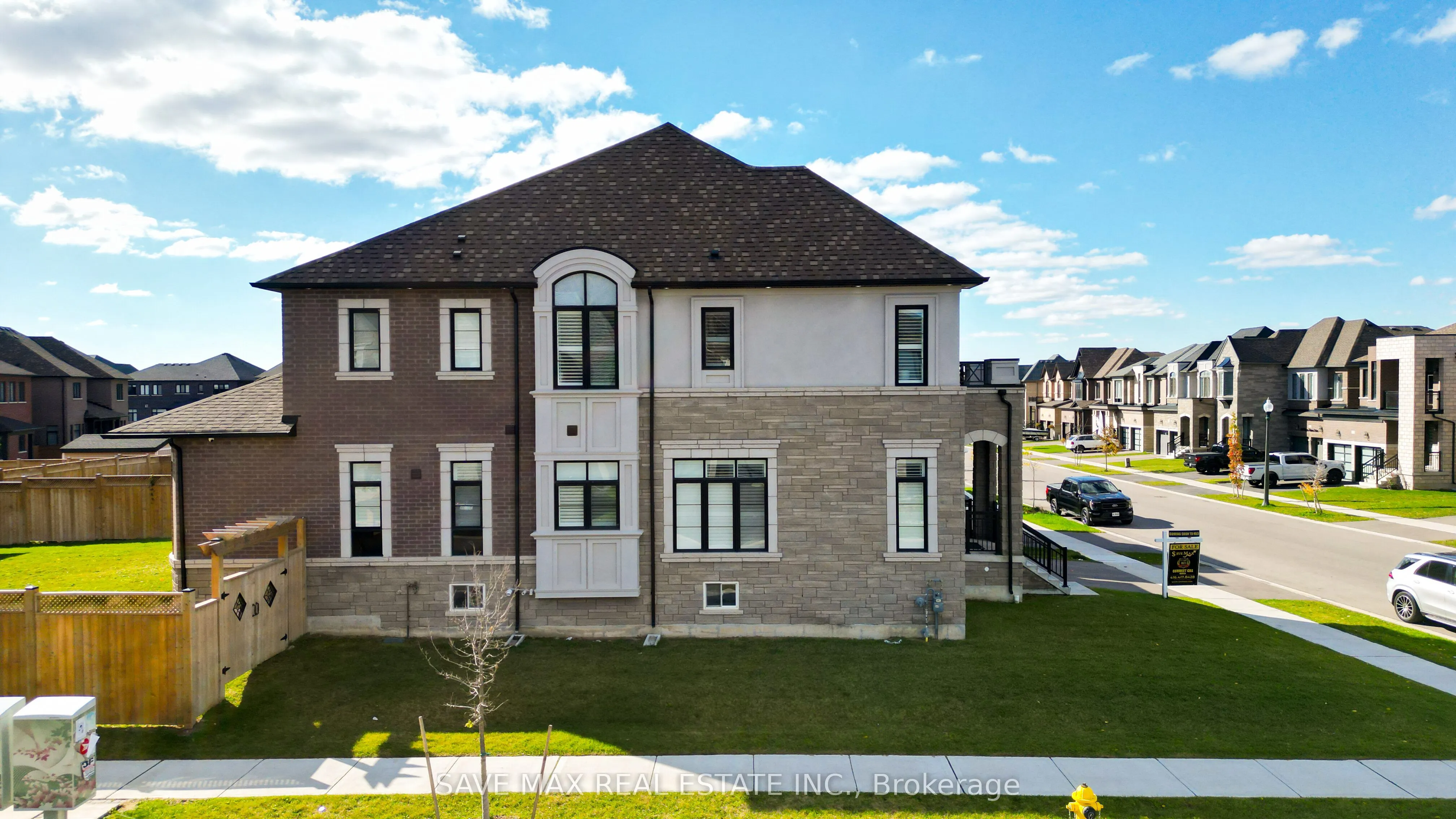 1250 UPPER THAMES Drive