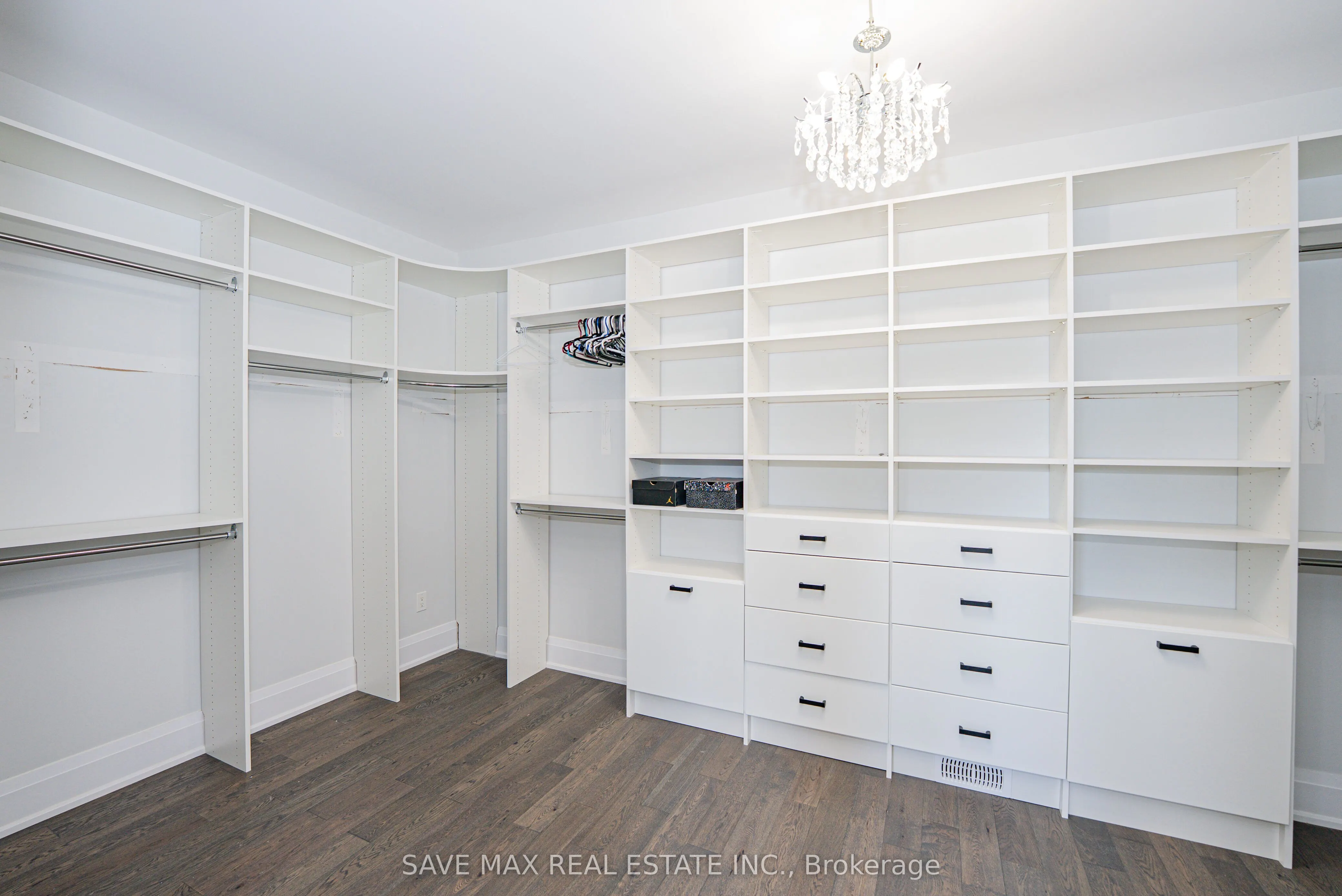 1250 UPPER THAMES Drive