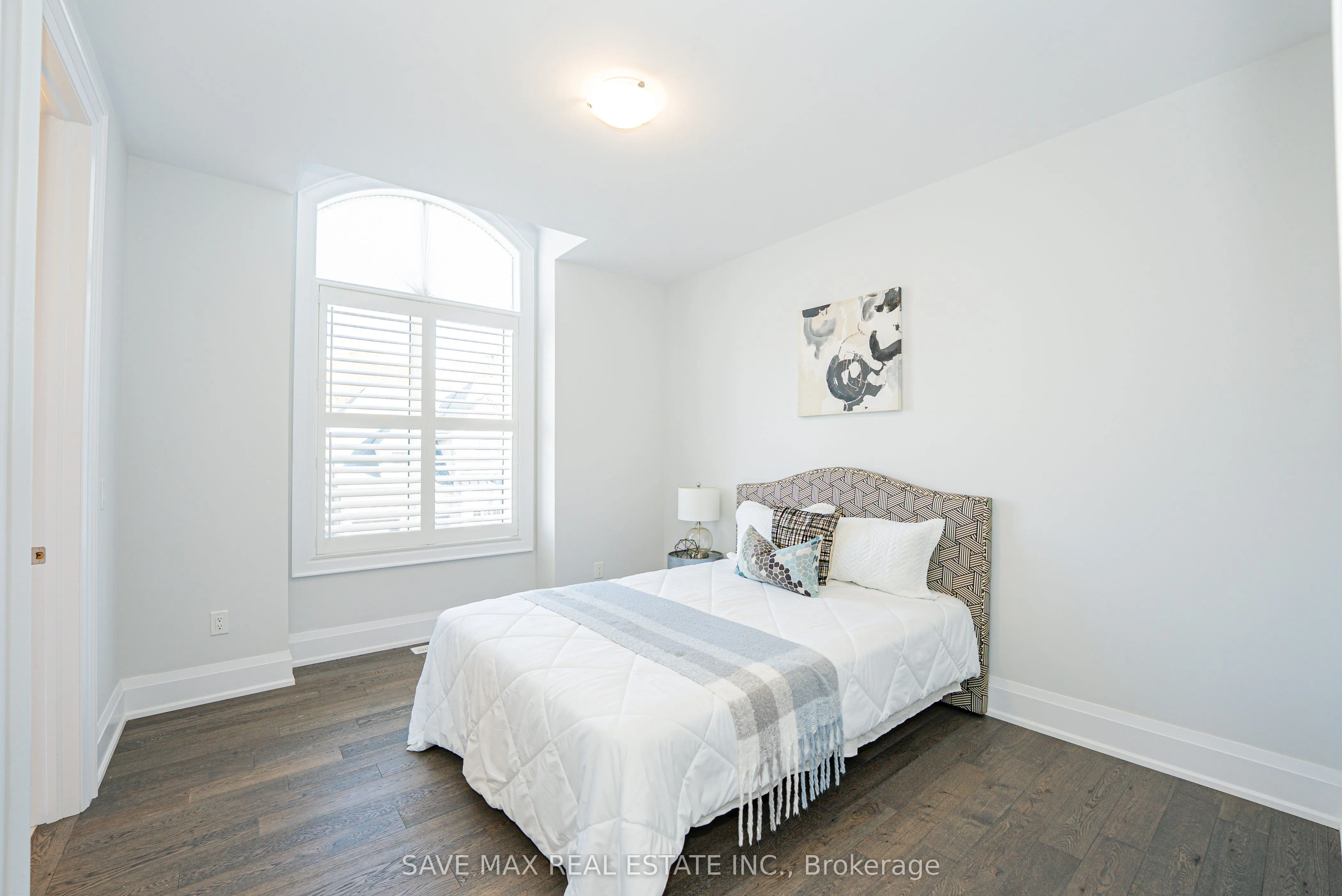 1250 UPPER THAMES Drive