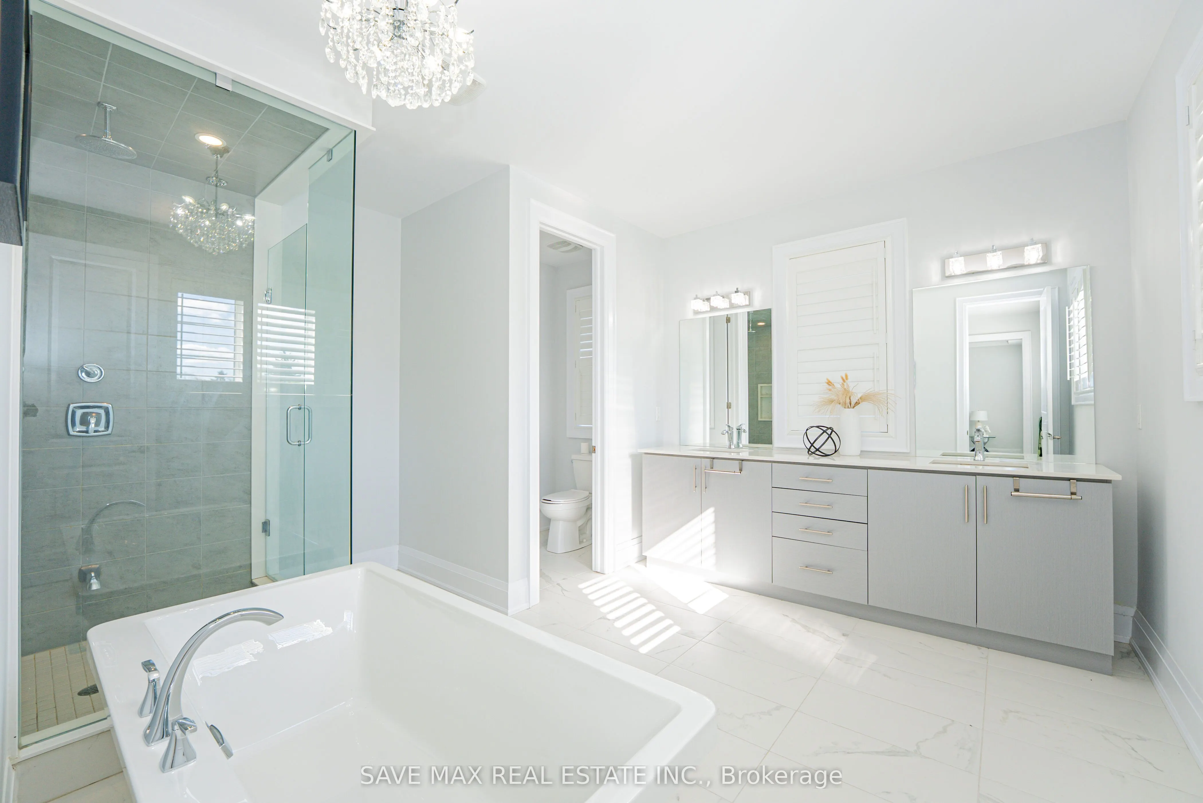 1250 UPPER THAMES Drive