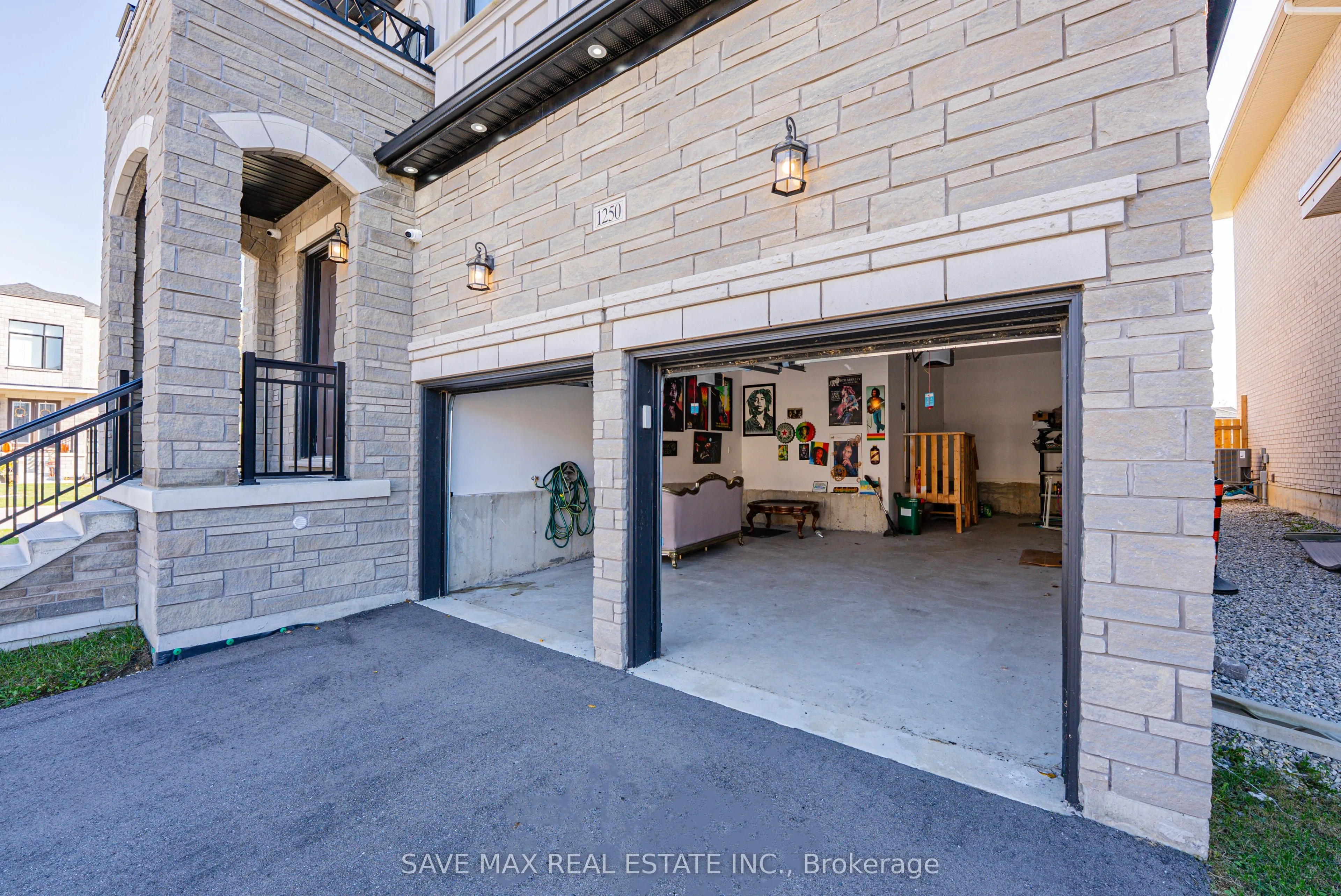 1250 UPPER THAMES Drive