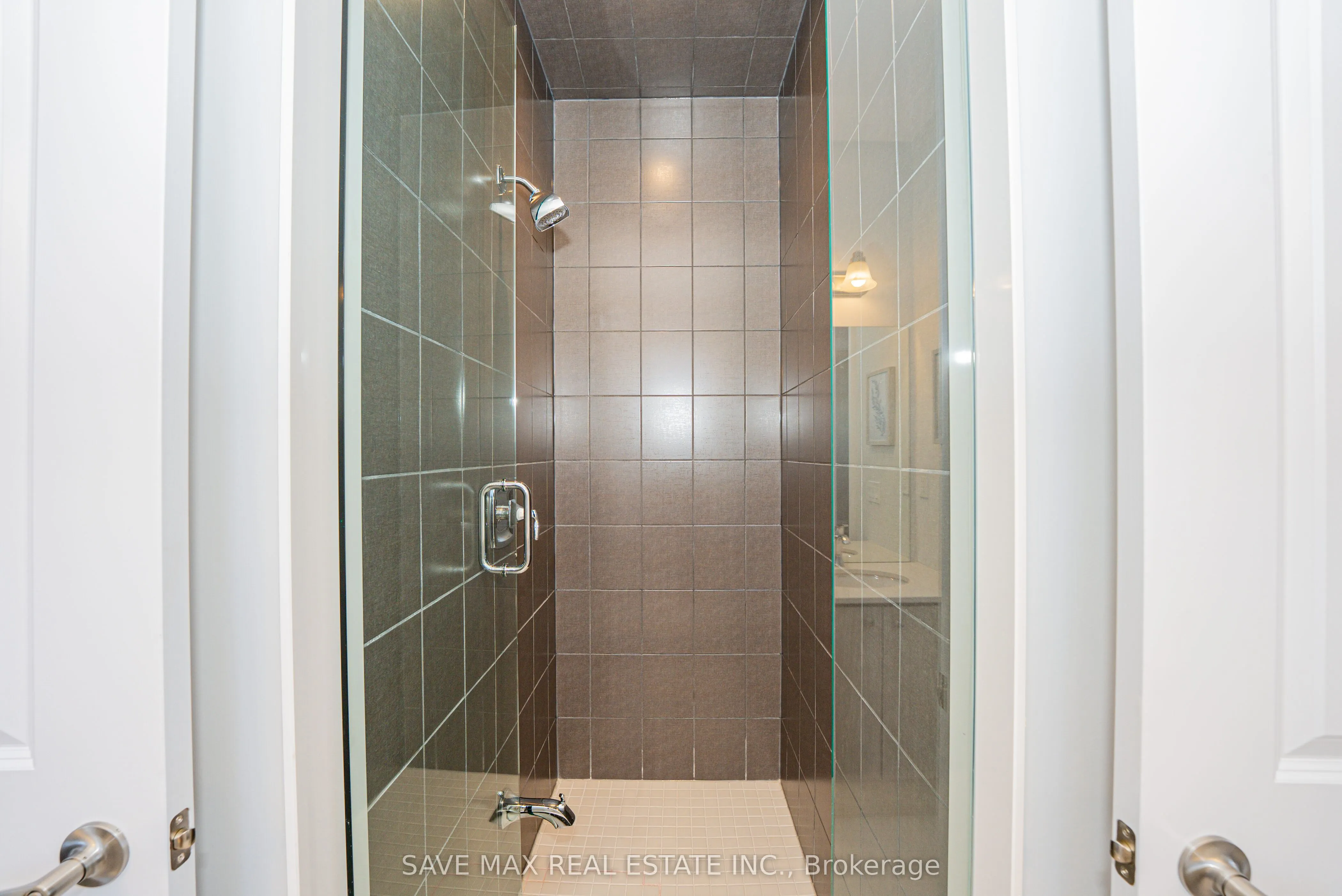 1250 UPPER THAMES Drive