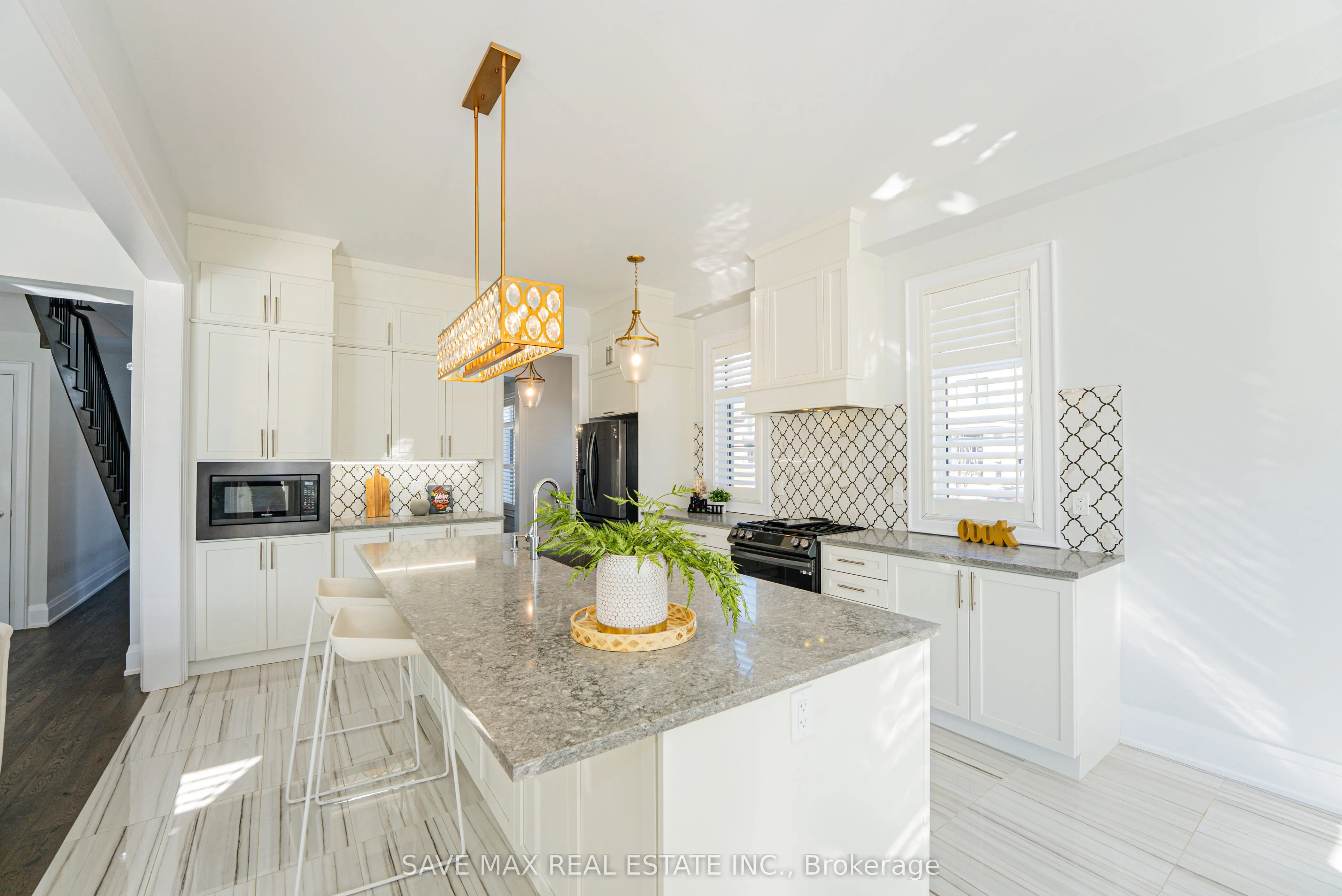 1250 UPPER THAMES Drive