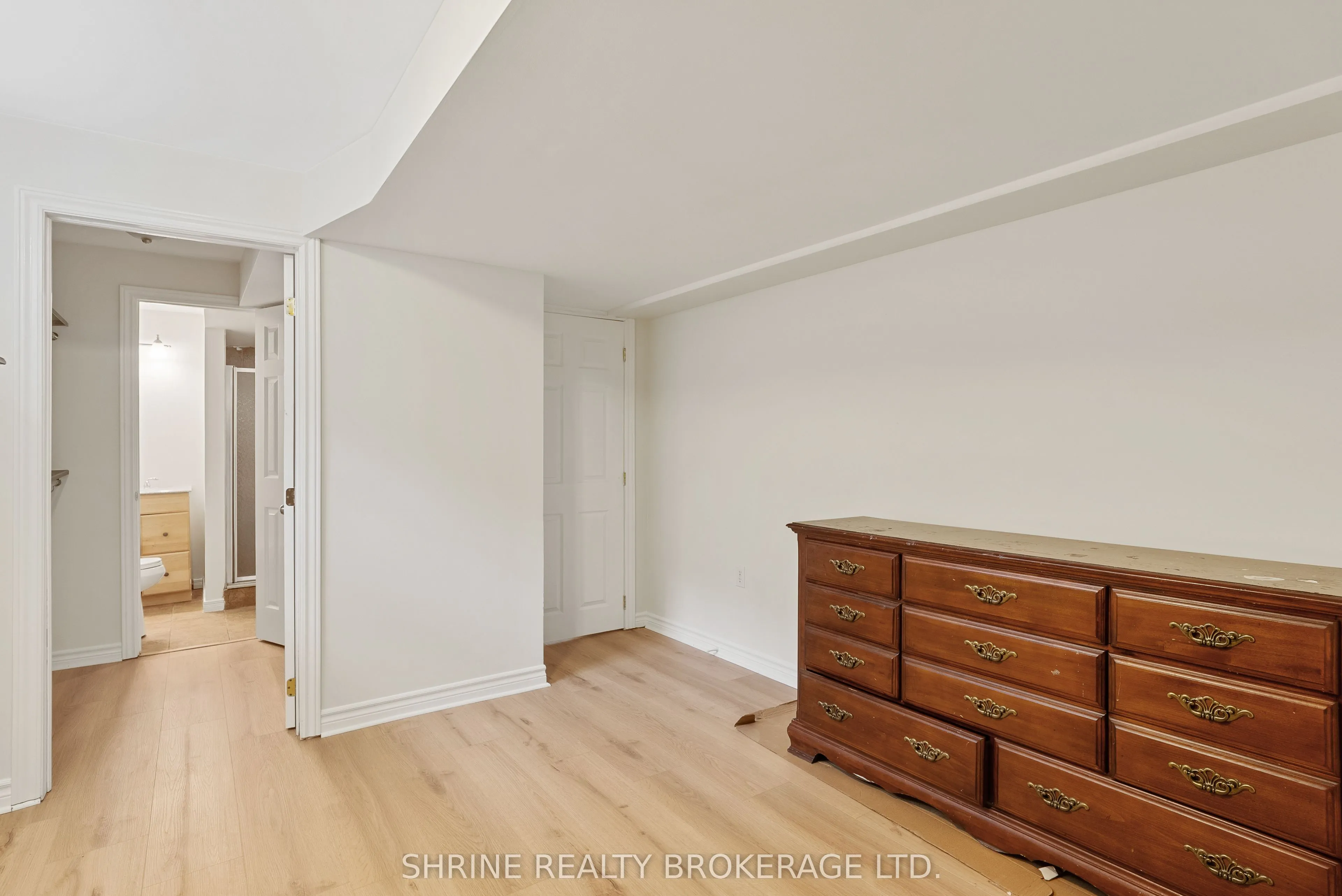 899 Bradshaw Crescent