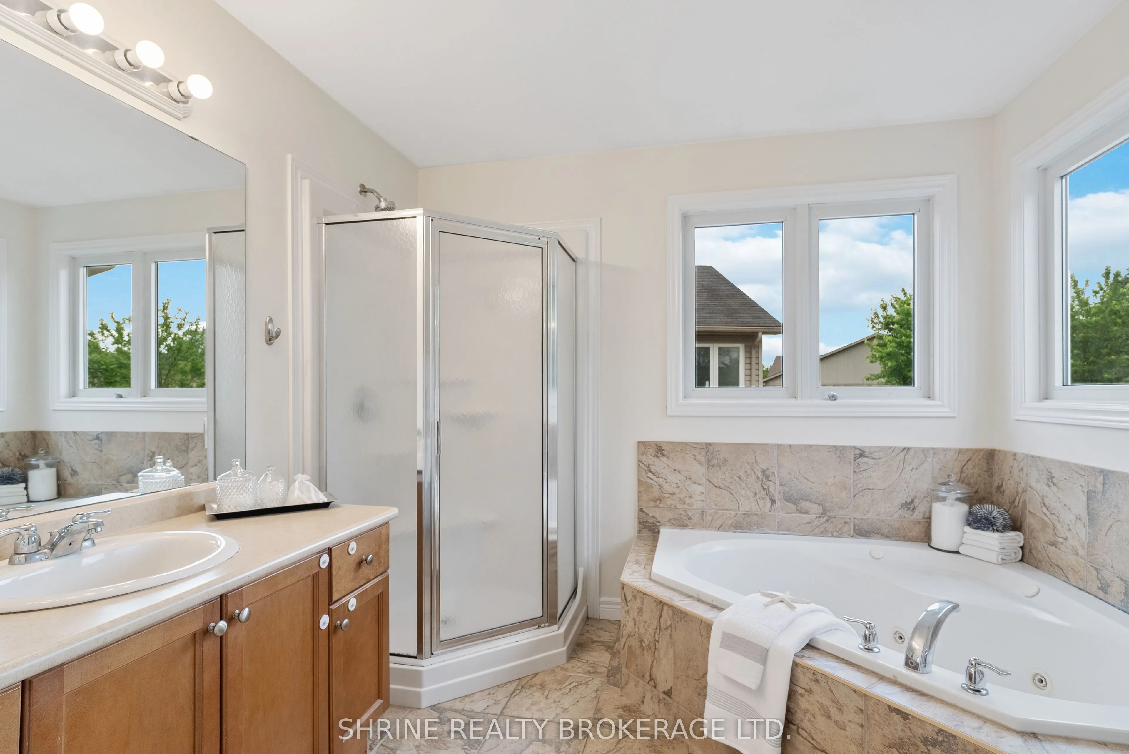 899 Bradshaw Crescent