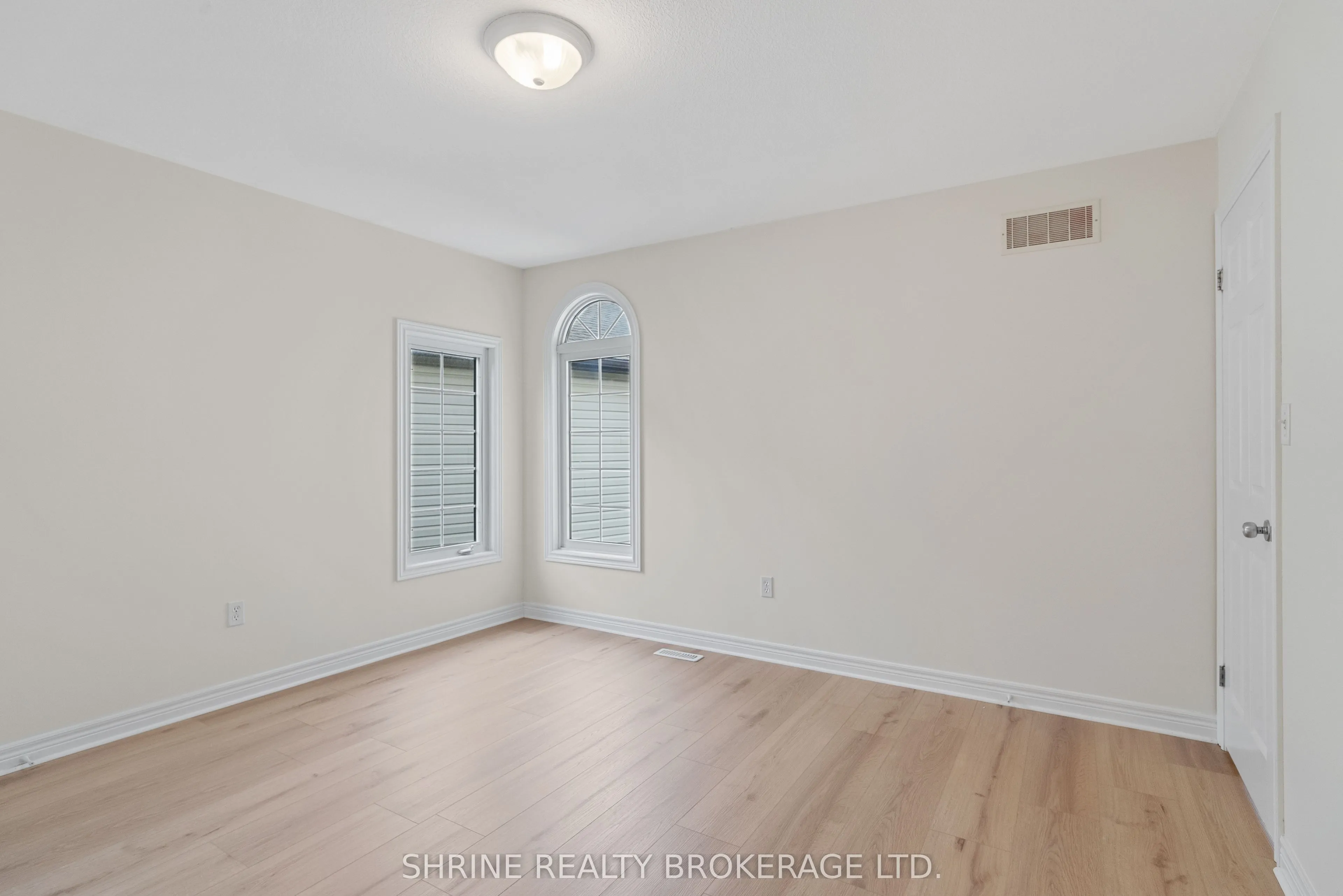 899 Bradshaw Crescent