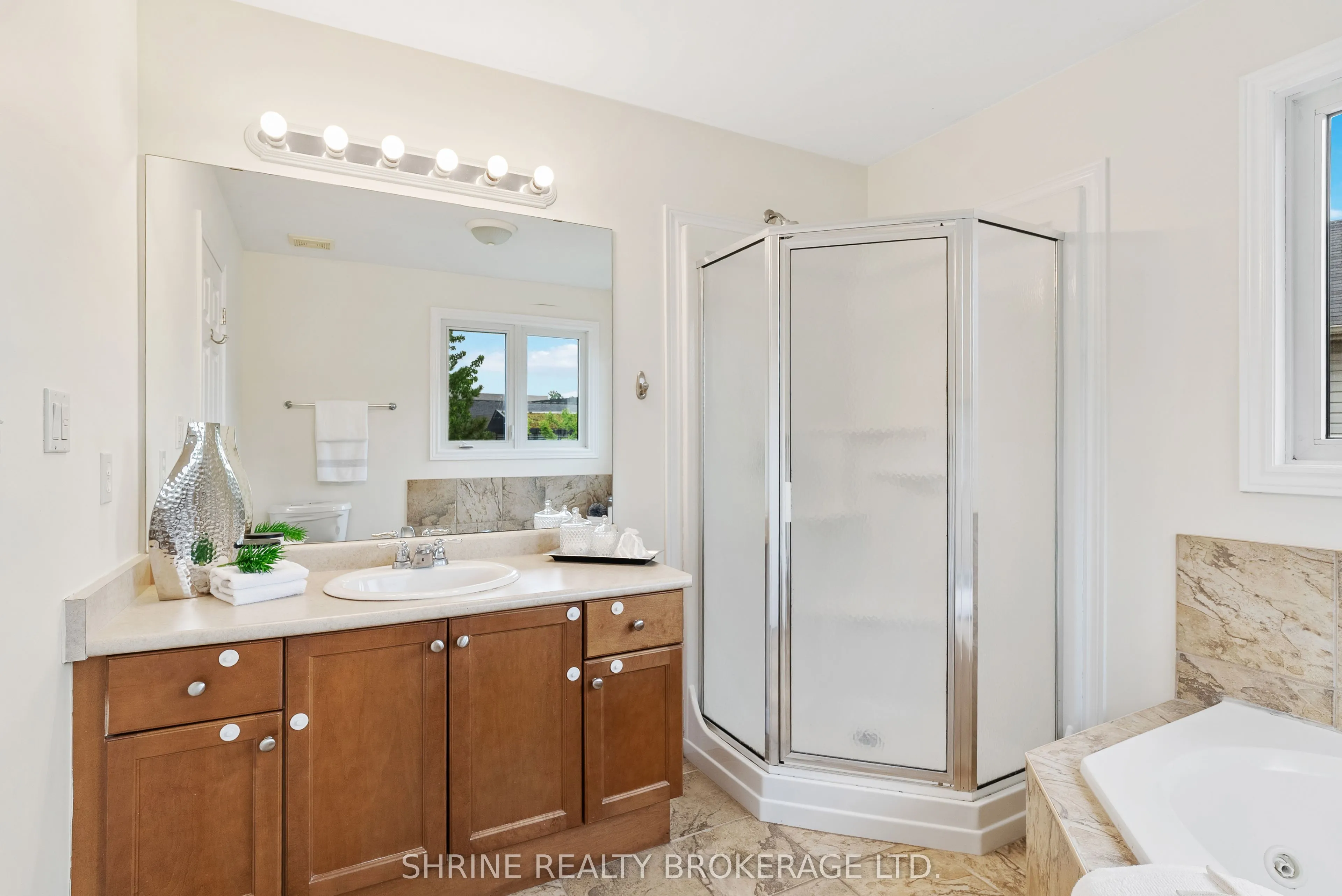 899 Bradshaw Crescent