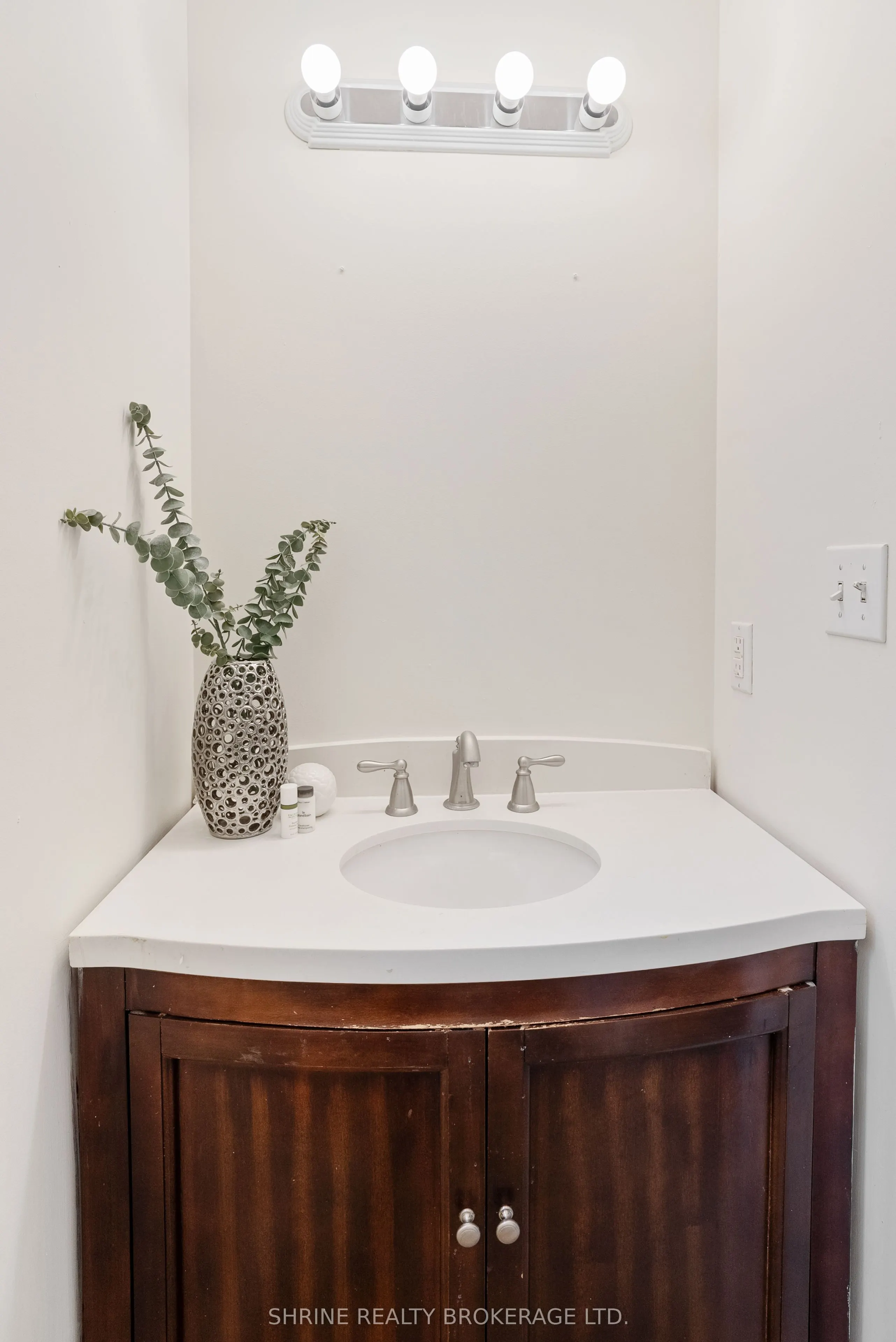 899 Bradshaw Crescent