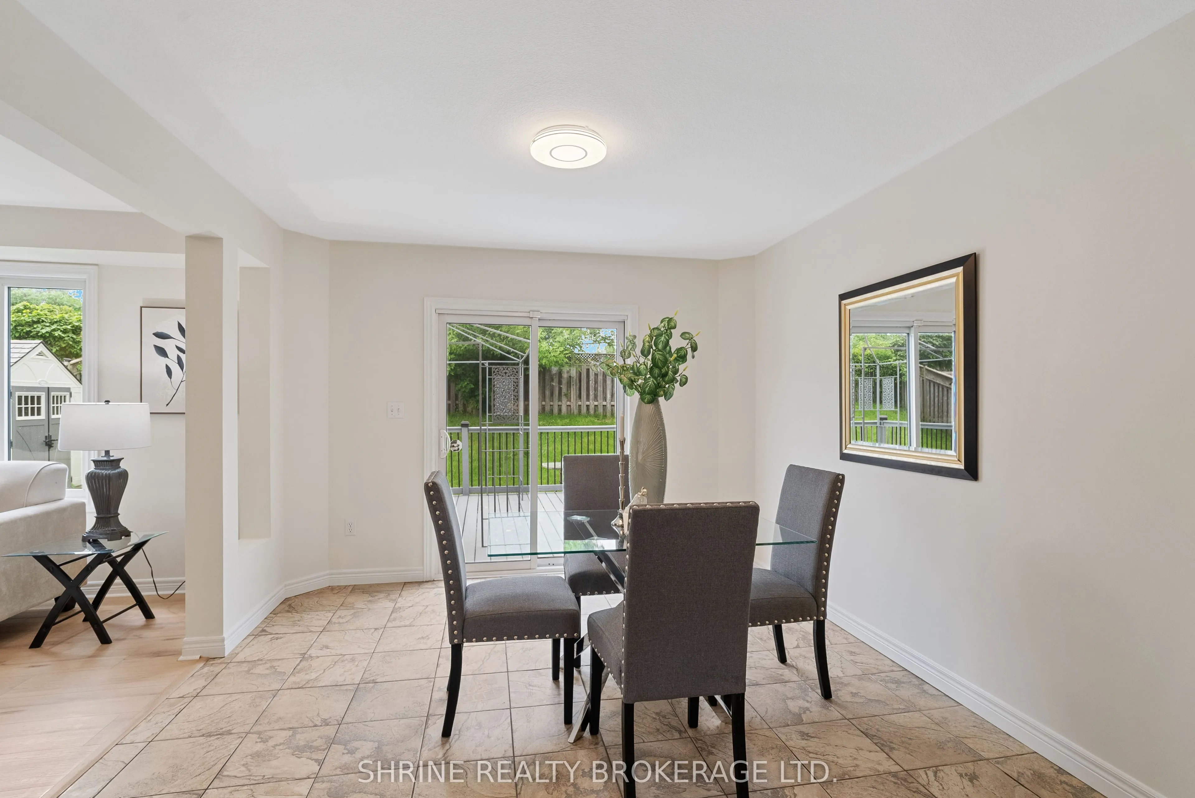 899 Bradshaw Crescent