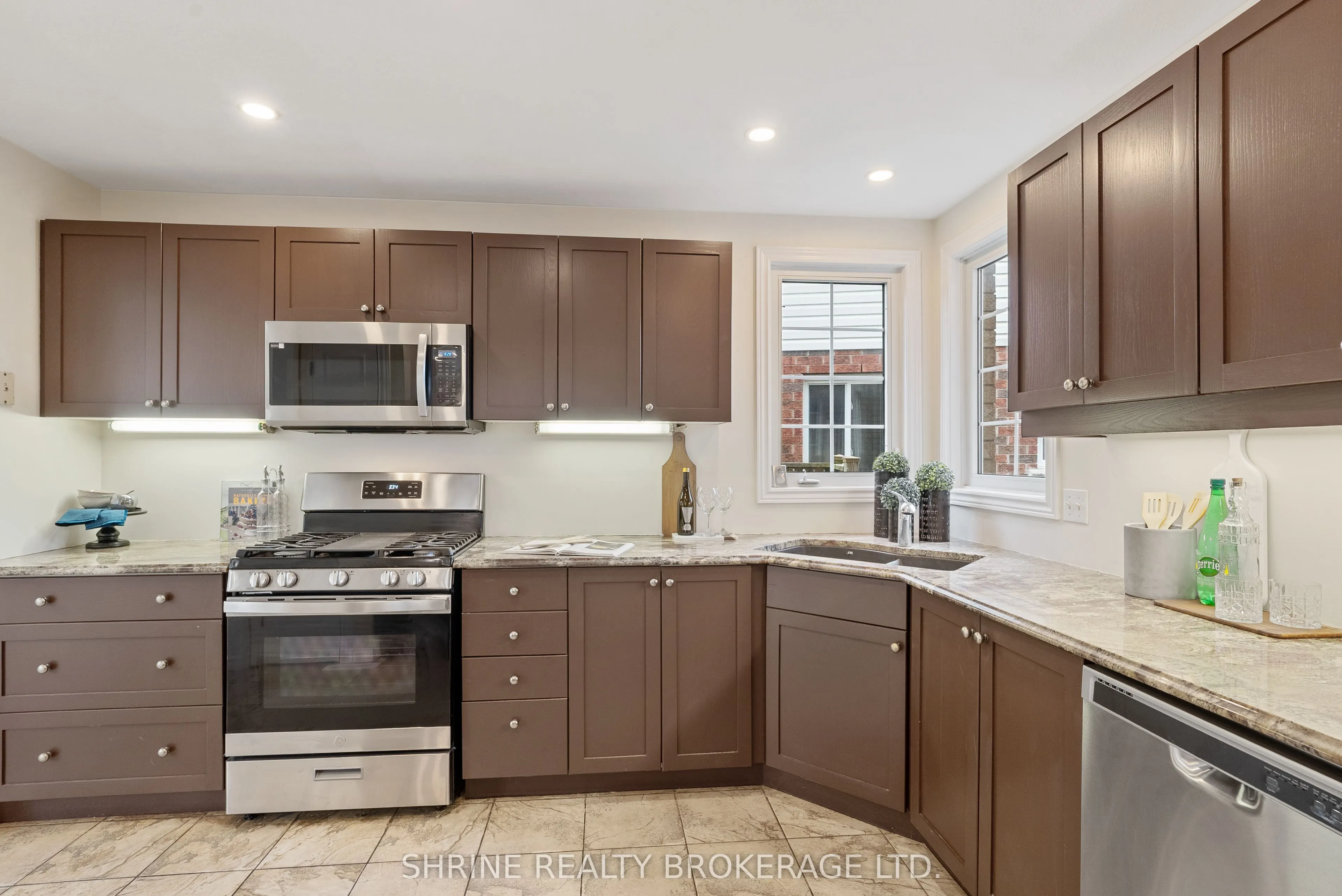 899 Bradshaw Crescent