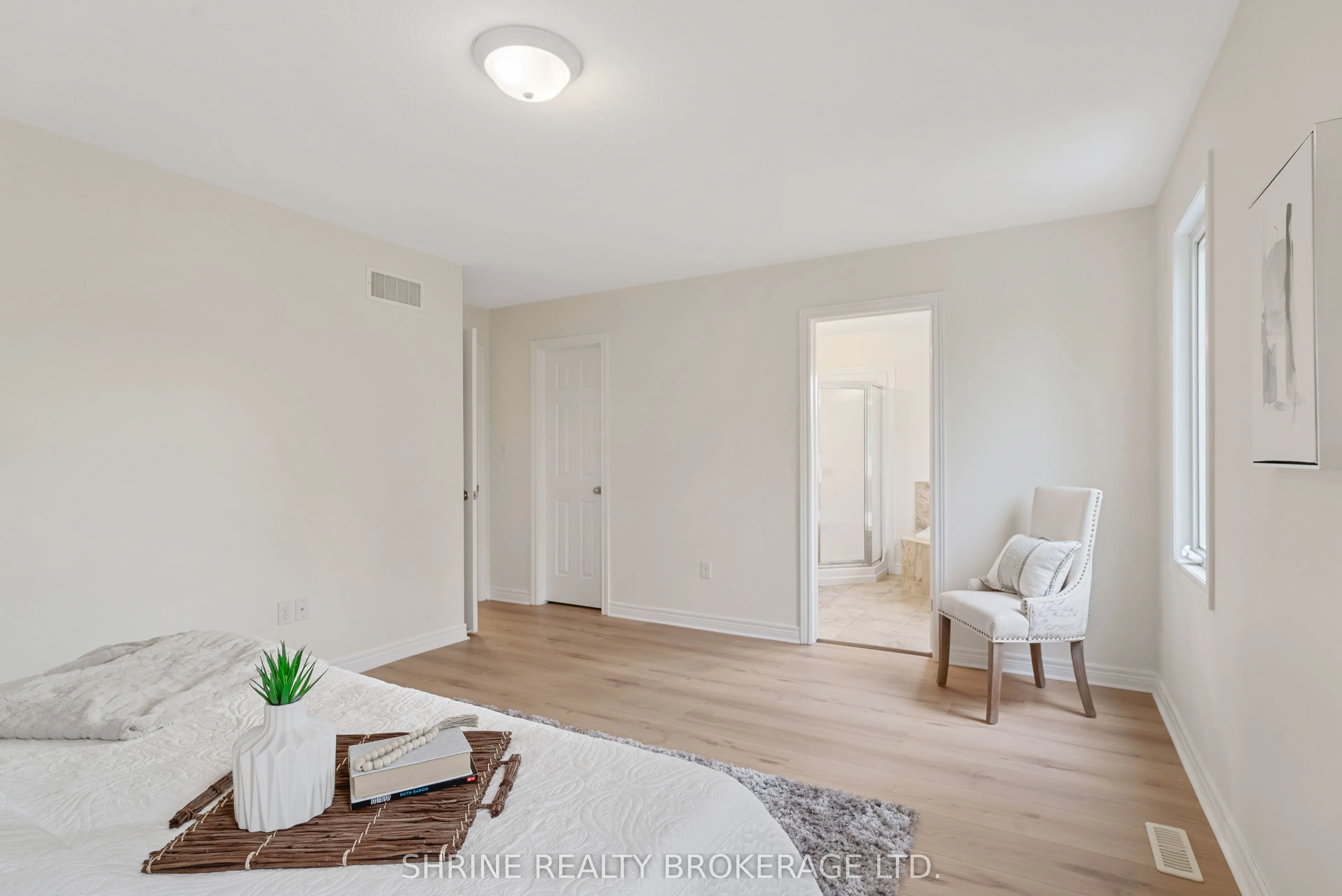 899 Bradshaw Crescent