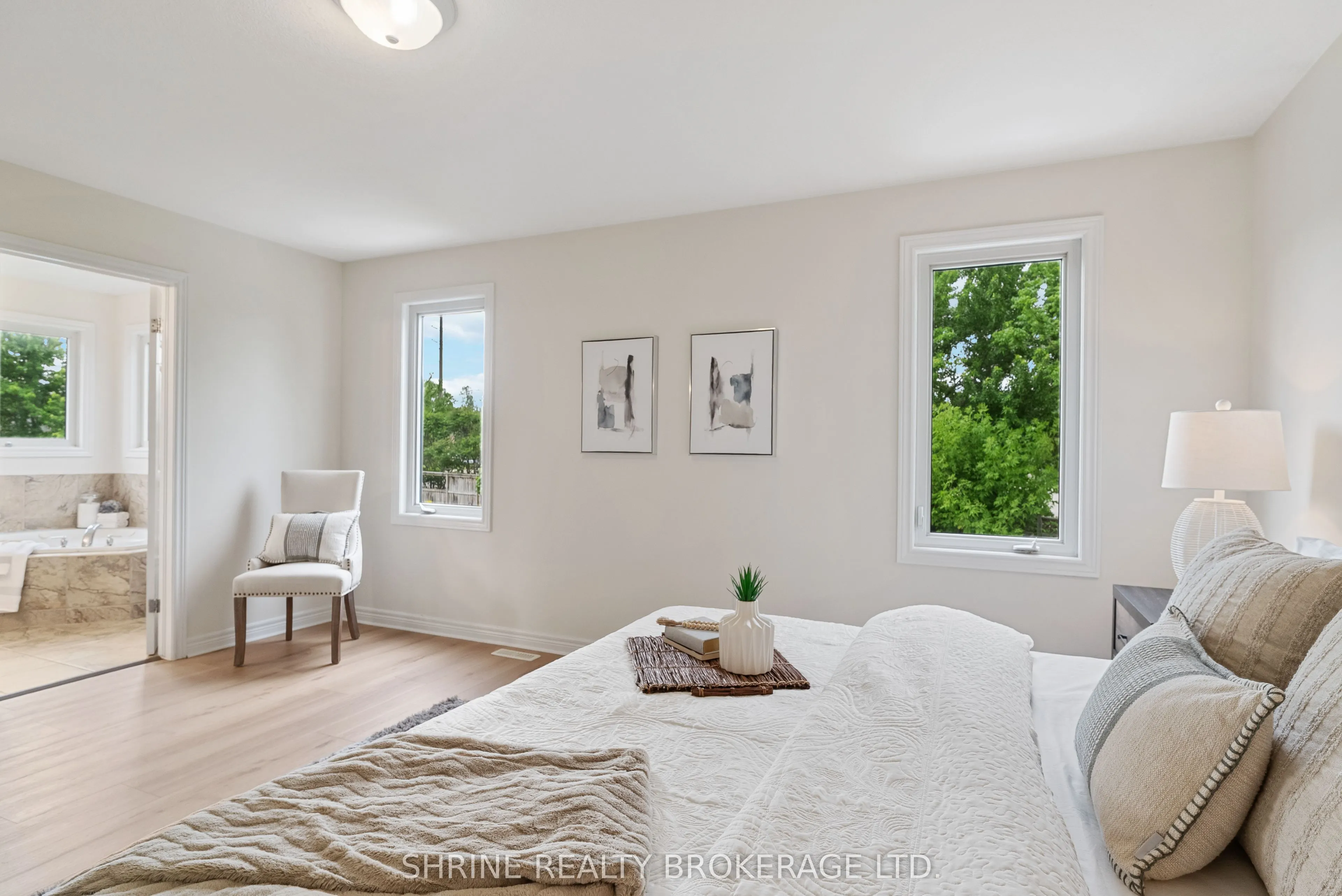 899 Bradshaw Crescent