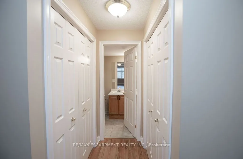 990 Golf Links Road, #202