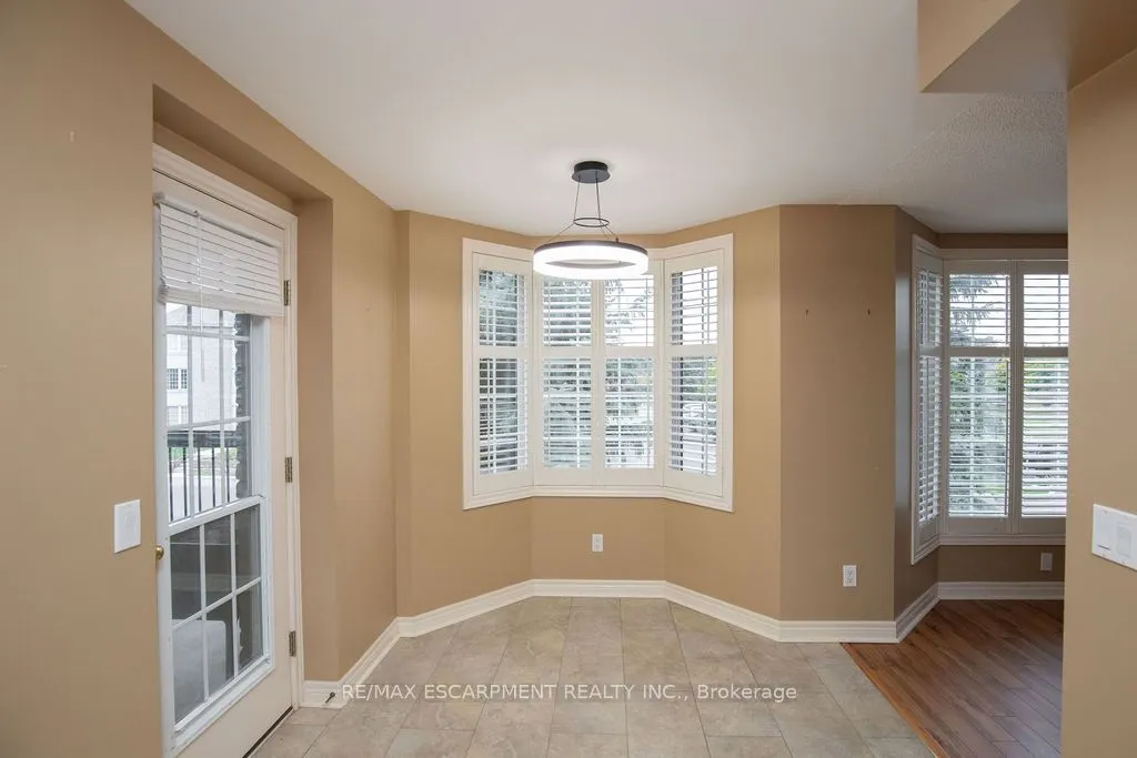 990 Golf Links Road, #202