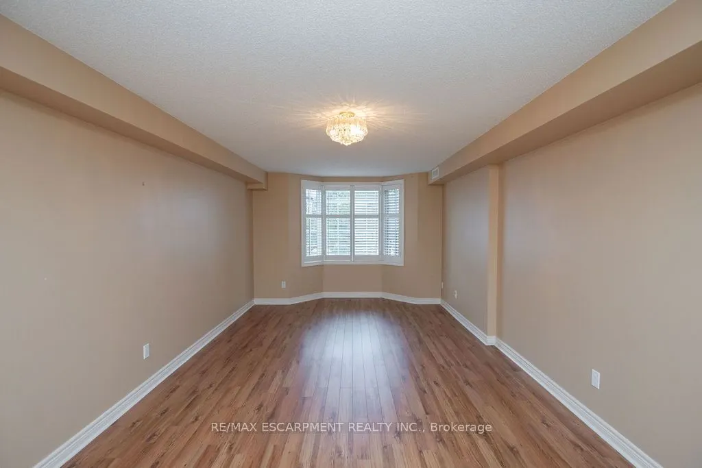 990 Golf Links Road, #202