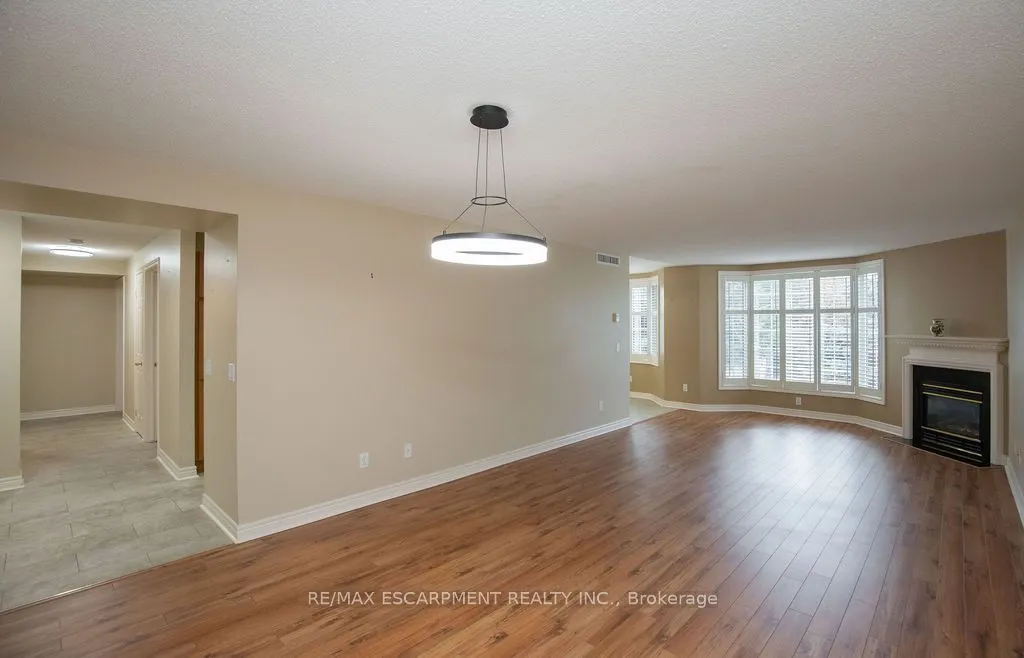 990 Golf Links Road, #202