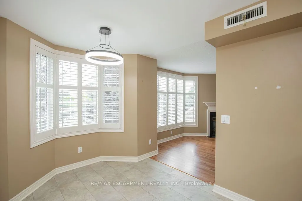 990 Golf Links Road, #202