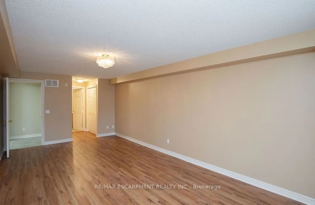 990 Golf Links Road, #202