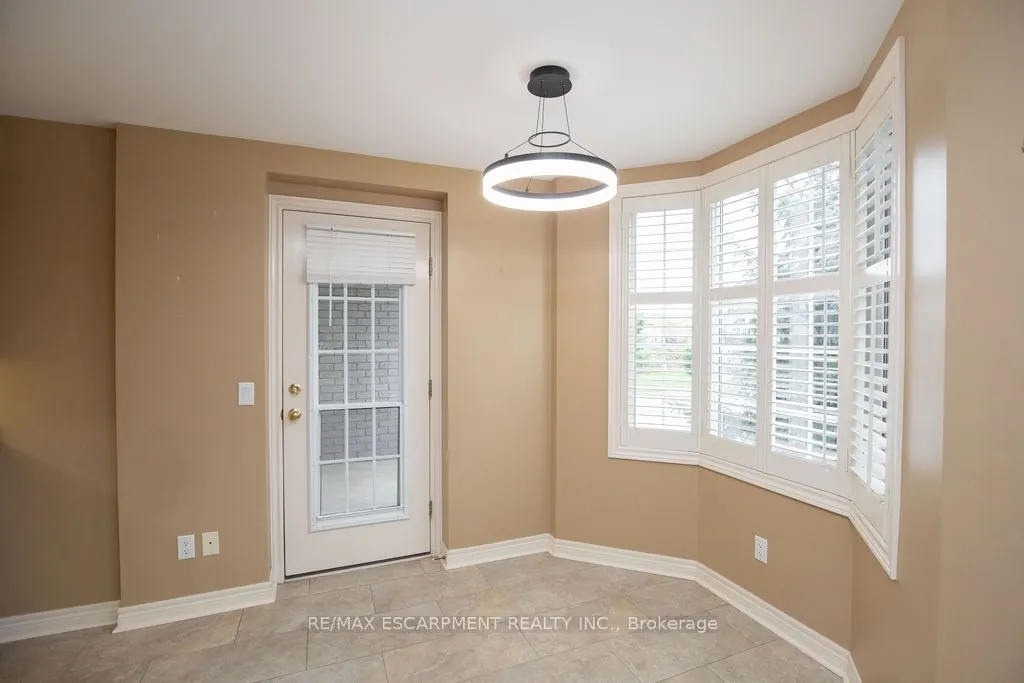 990 Golf Links Road, #202