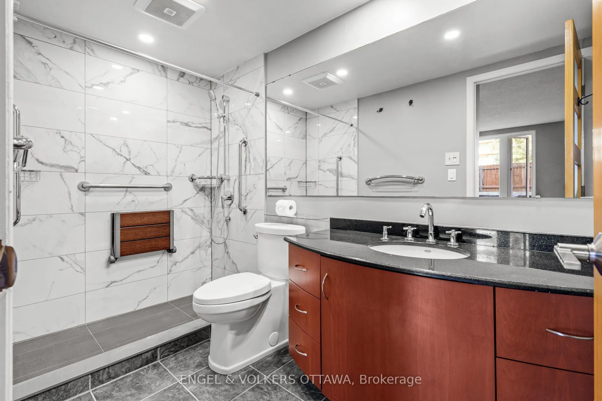 295 Gilmour Street, #103