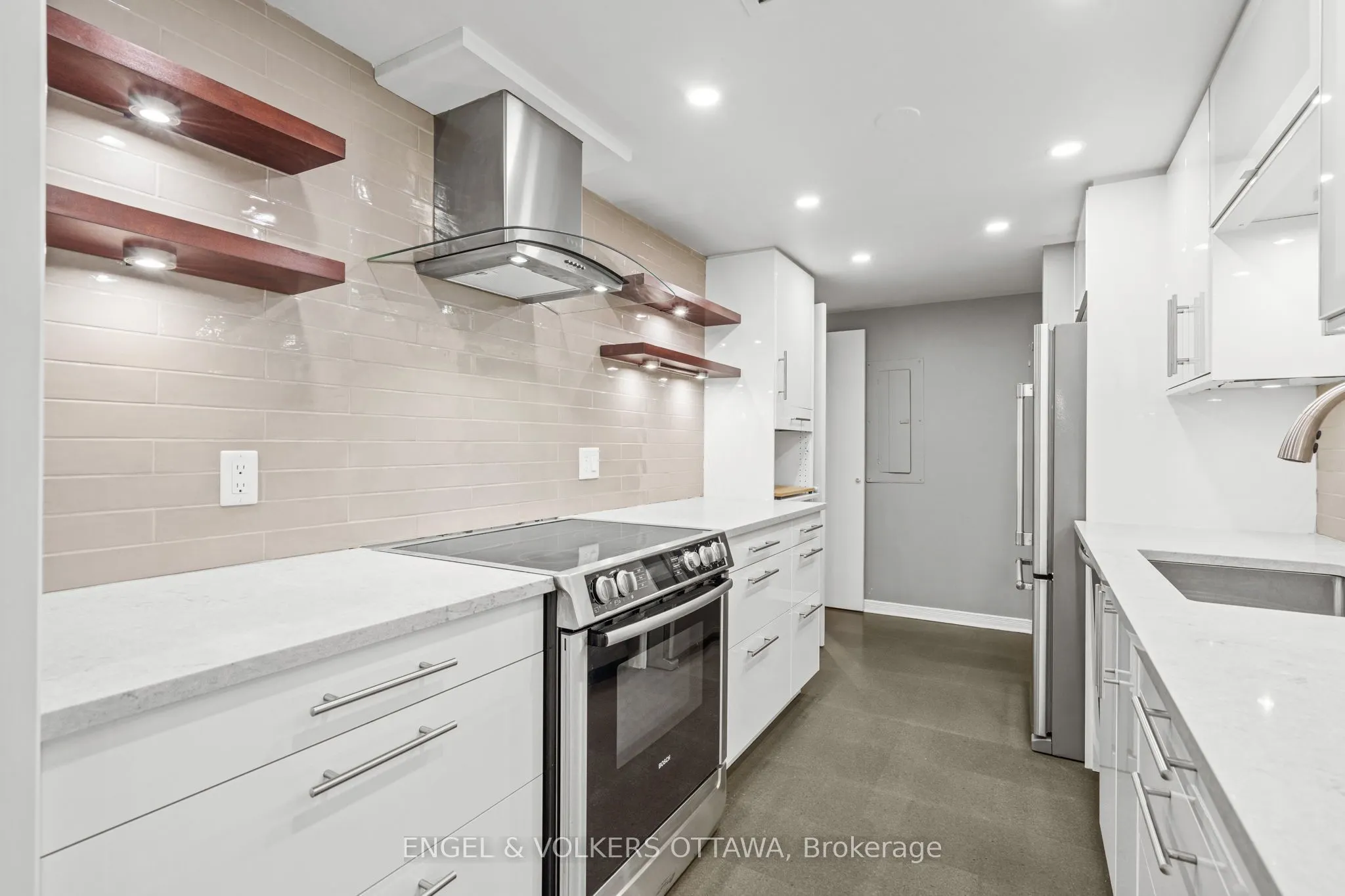 295 Gilmour Street, #103