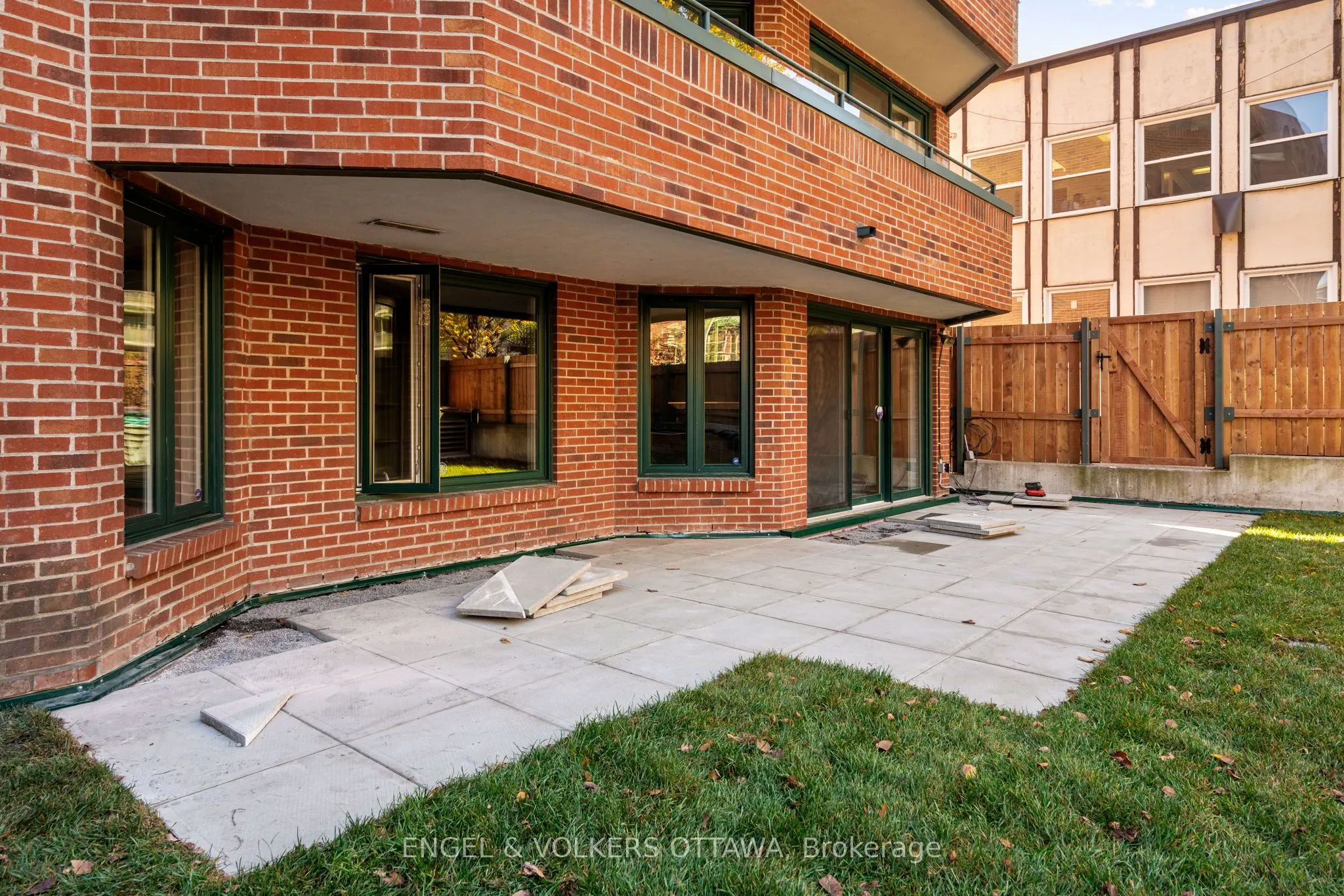 295 Gilmour Street, #103