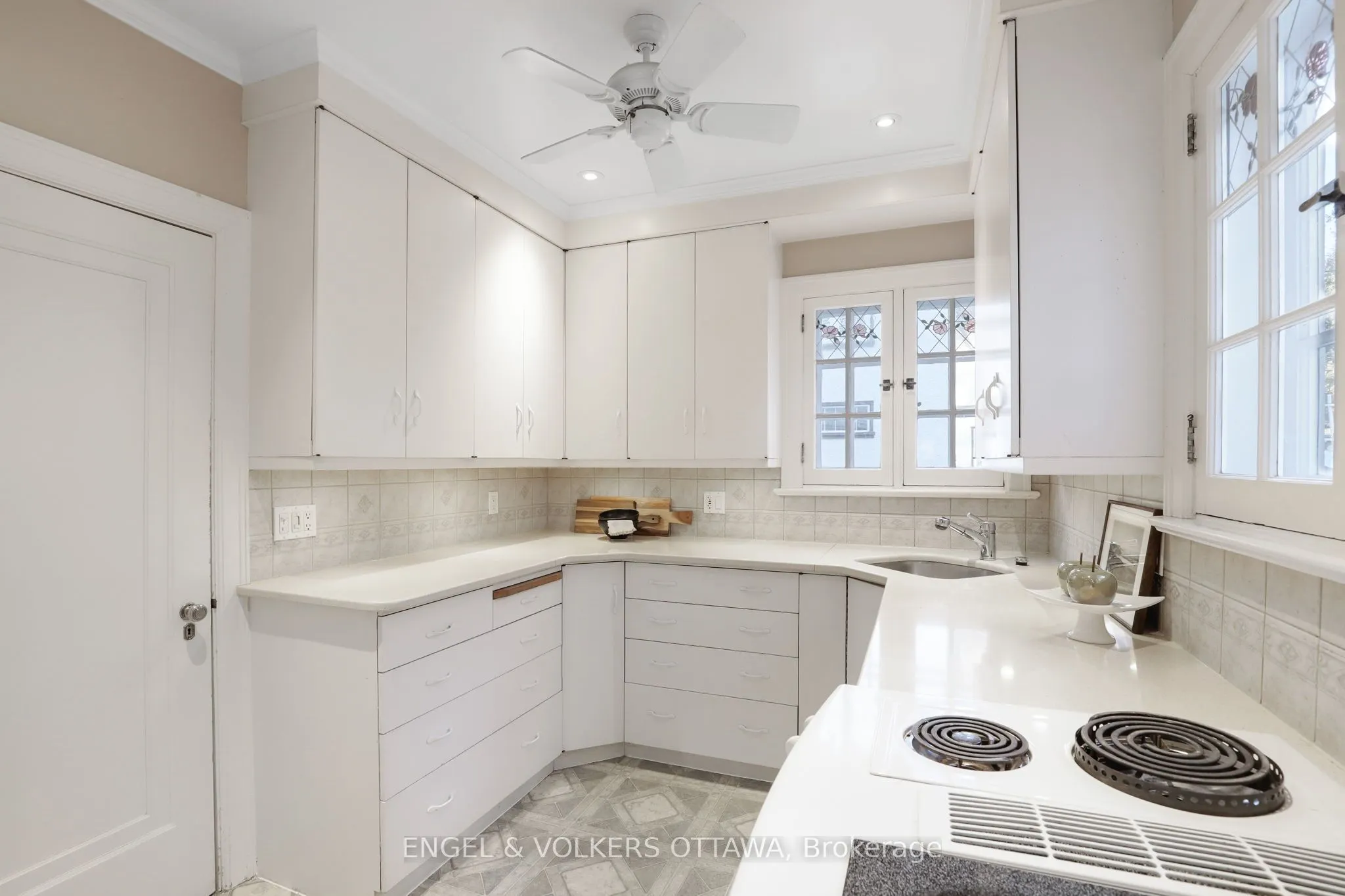 513 Island Park Drive S