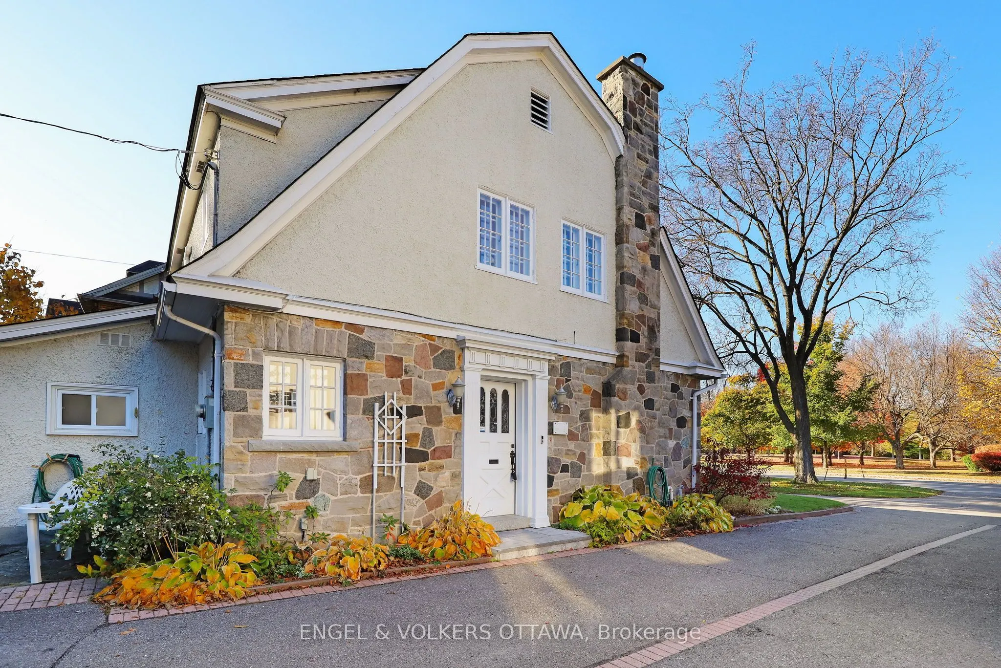 513 Island Park Drive S