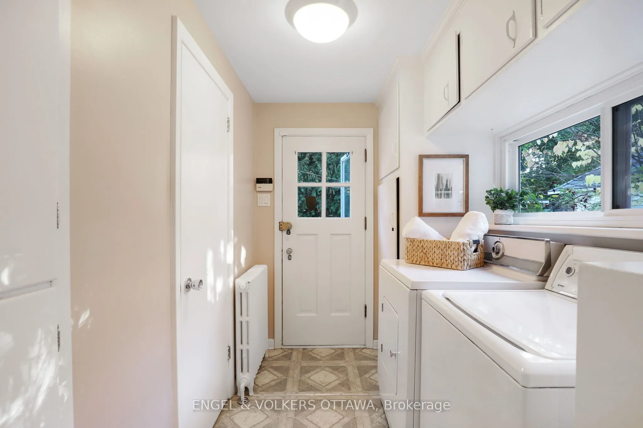 513 Island Park Drive S