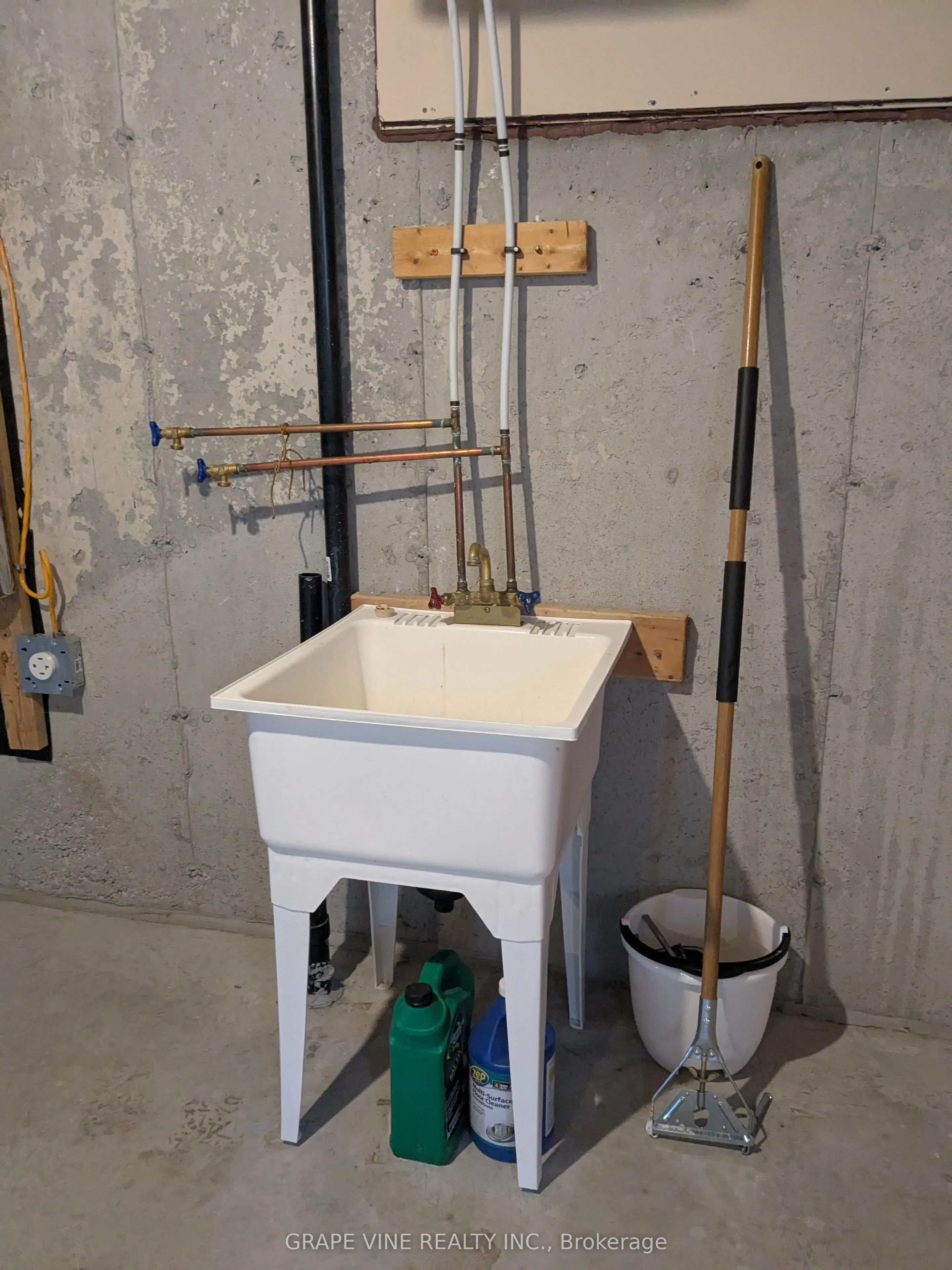 582 Meadowcreek Circle