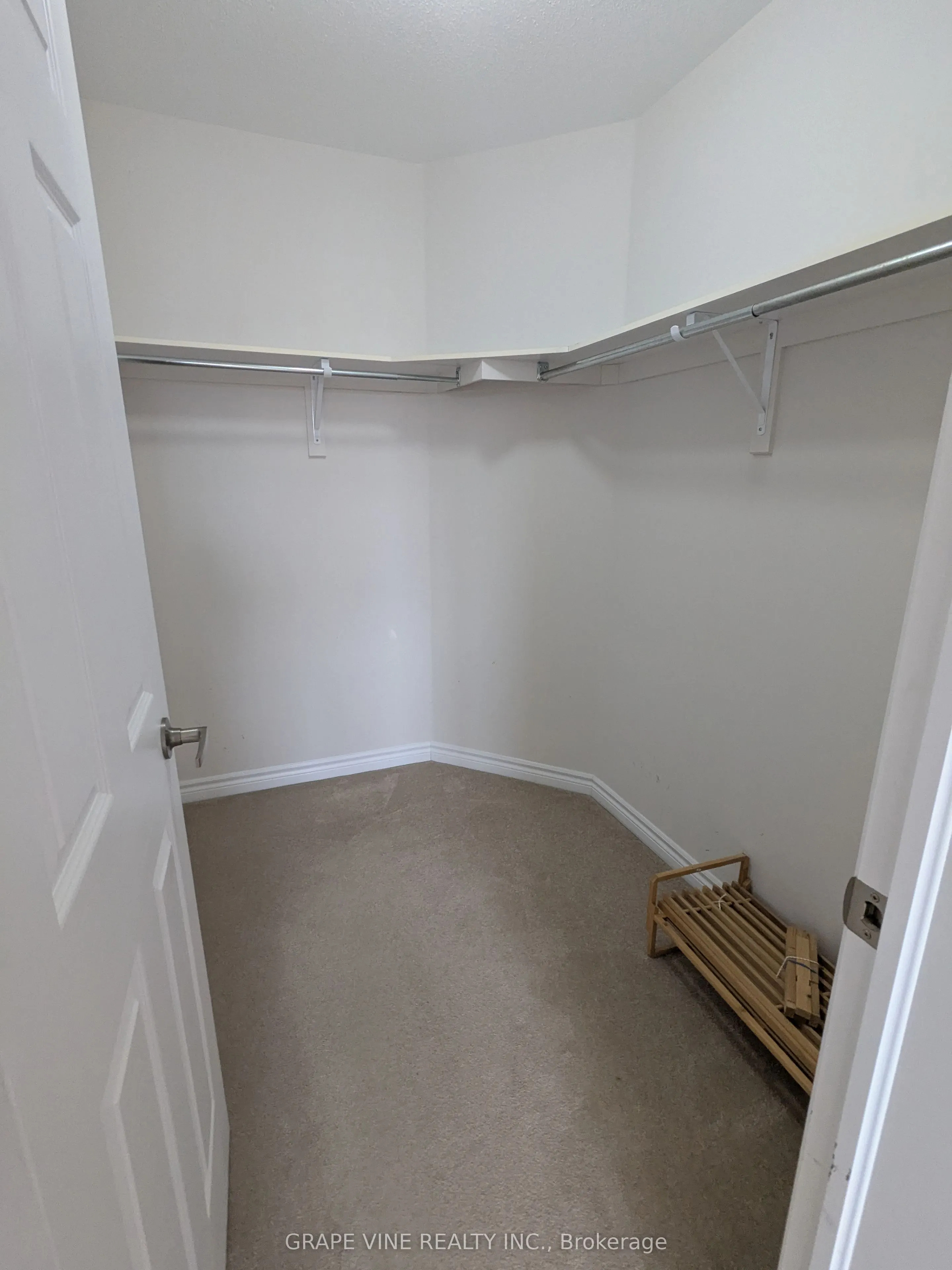 582 Meadowcreek Circle