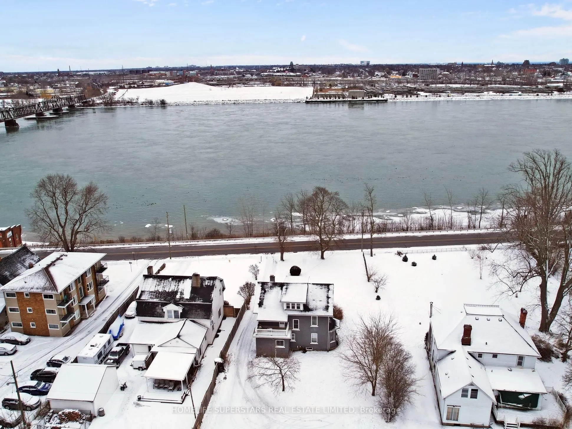 535 NIAGARA Boulevard