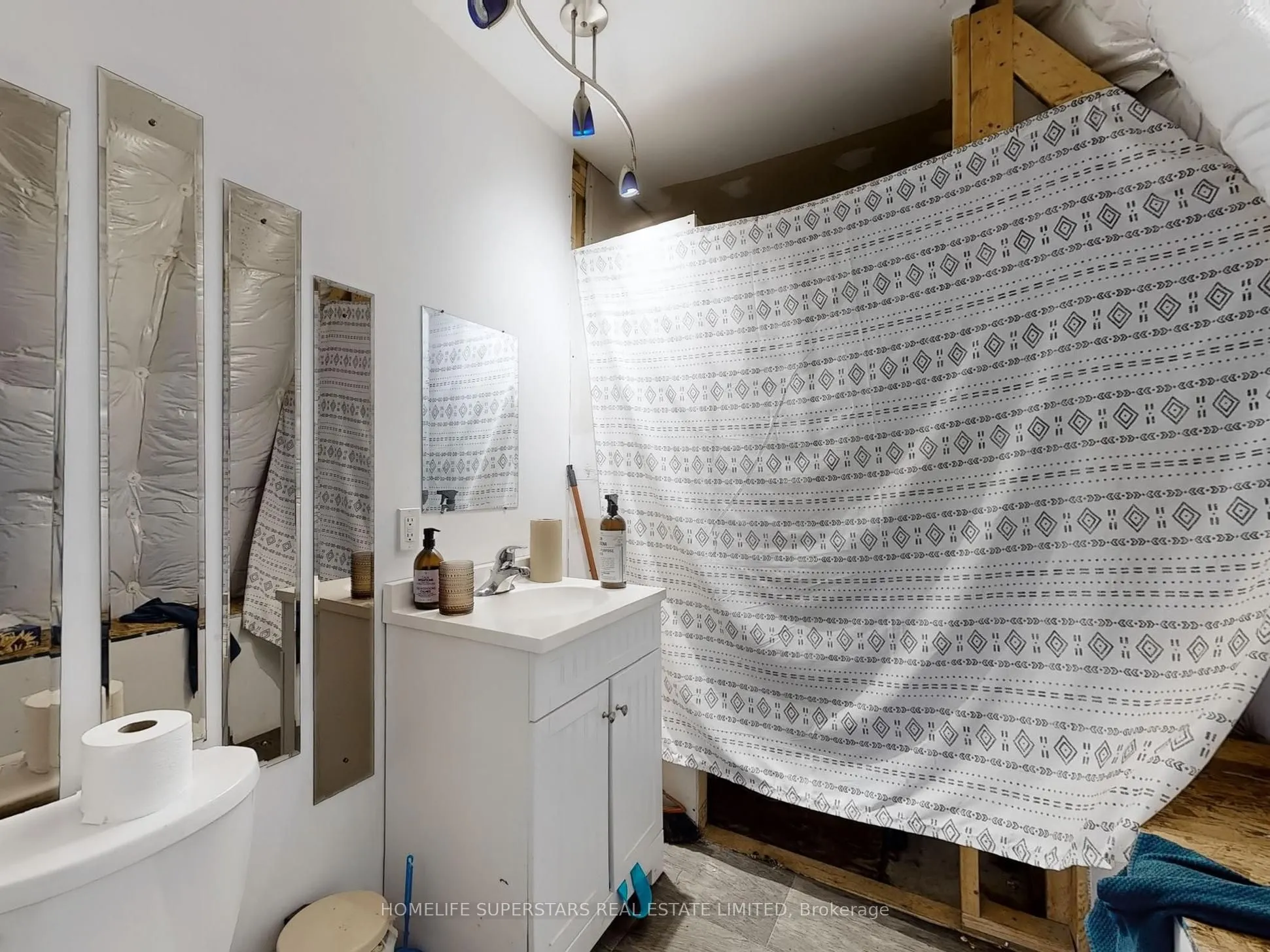 535 NIAGARA Boulevard