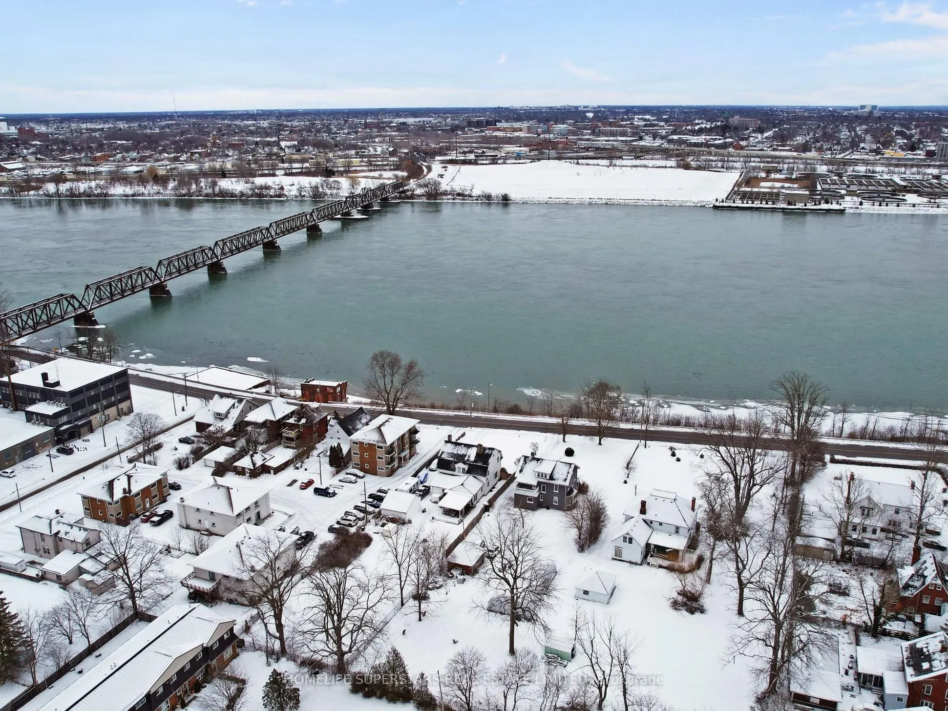 535 NIAGARA Boulevard