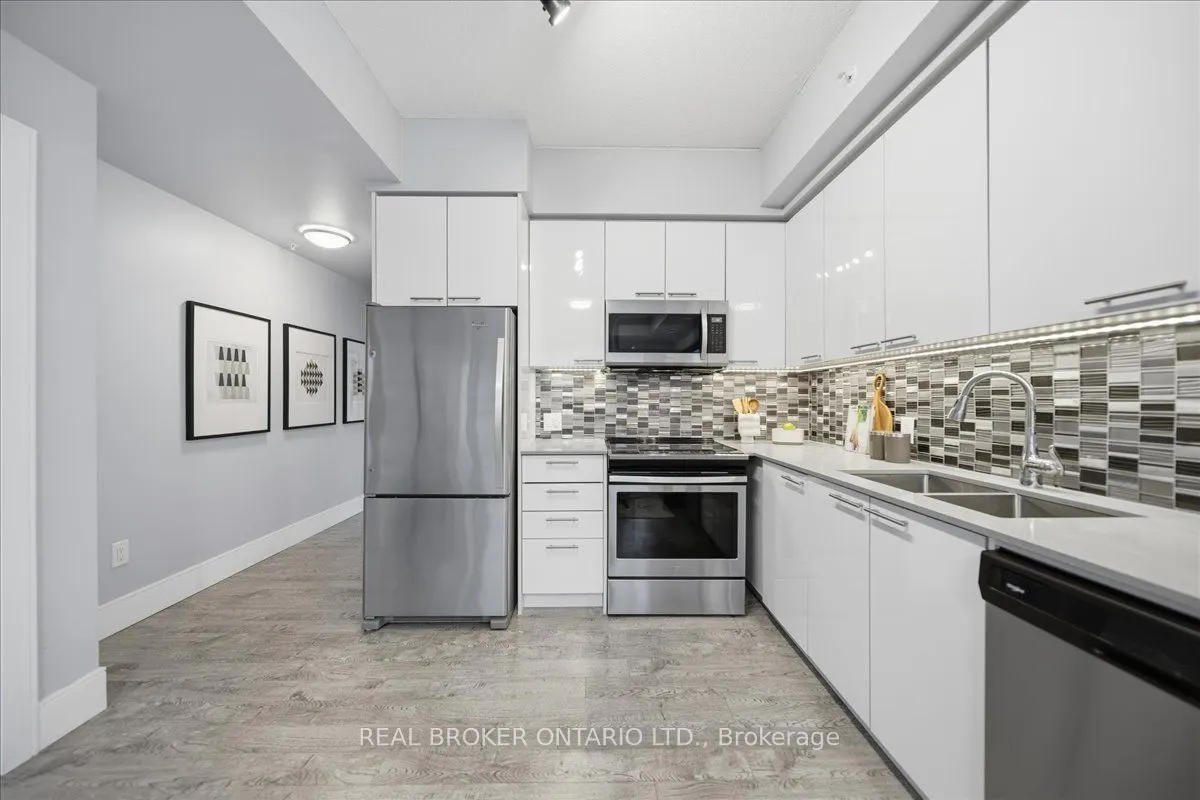 15 Prince Albert Boulevard, #404