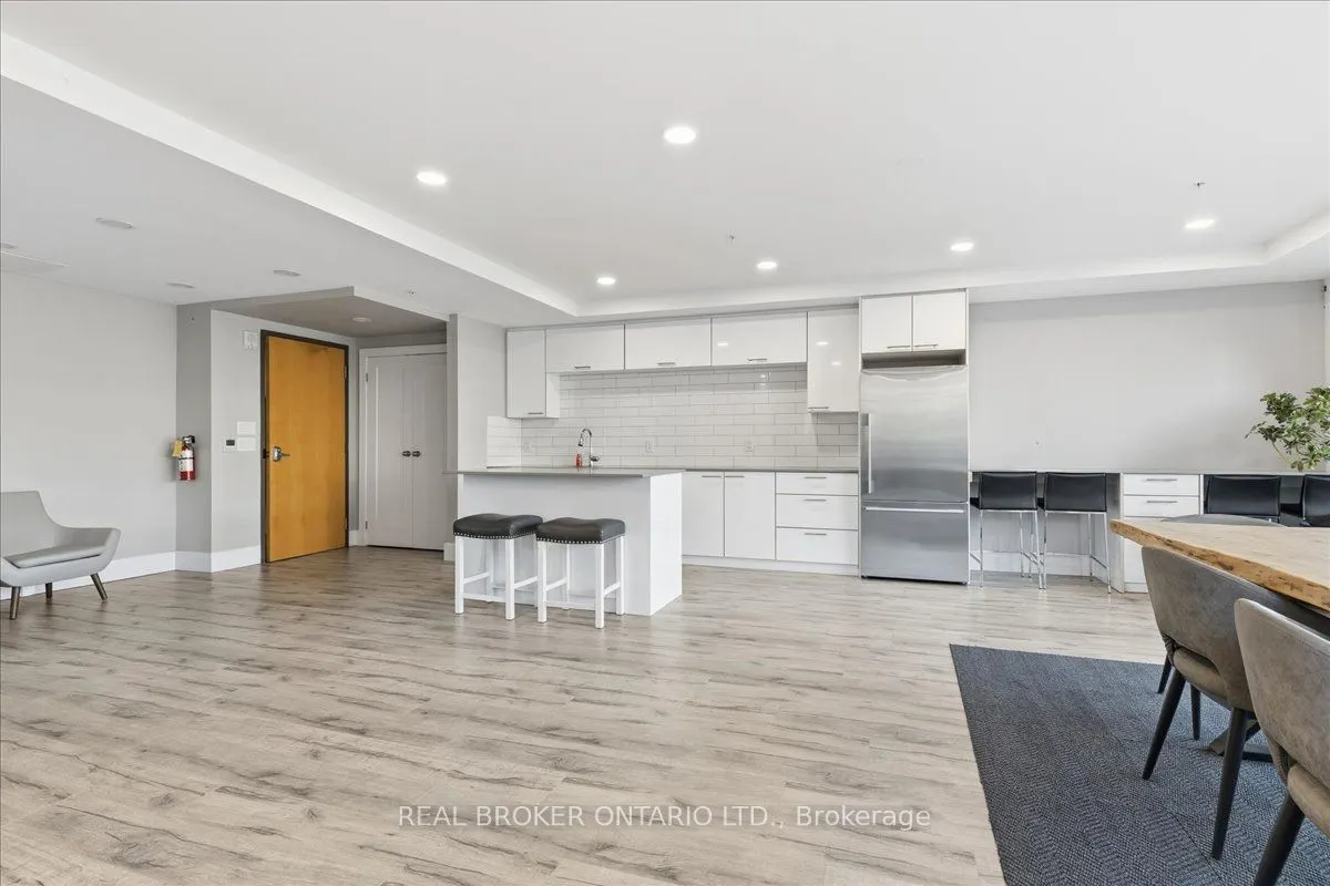 15 Prince Albert Boulevard, #404