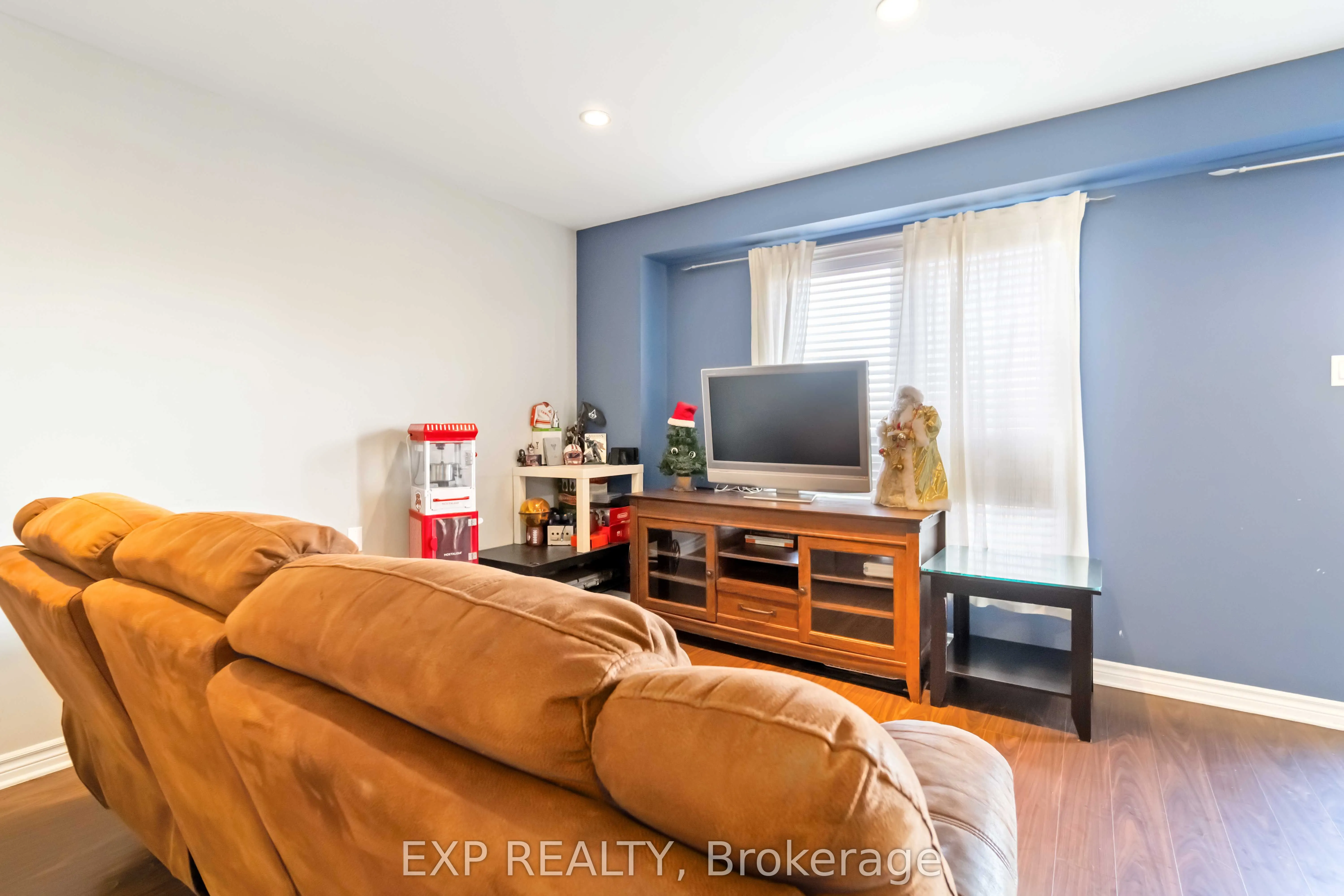 102 Asselin Street S