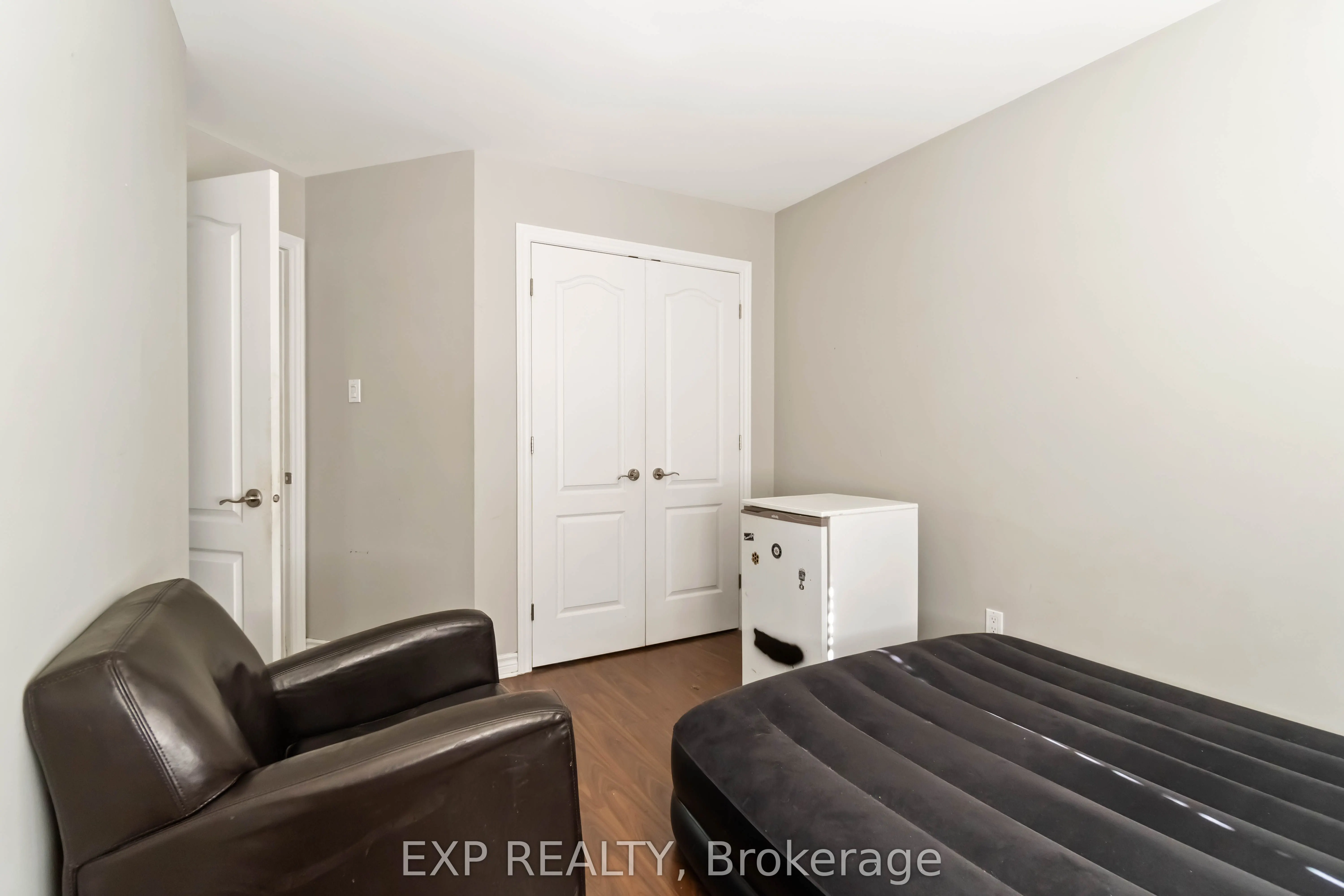 102 Asselin Street S