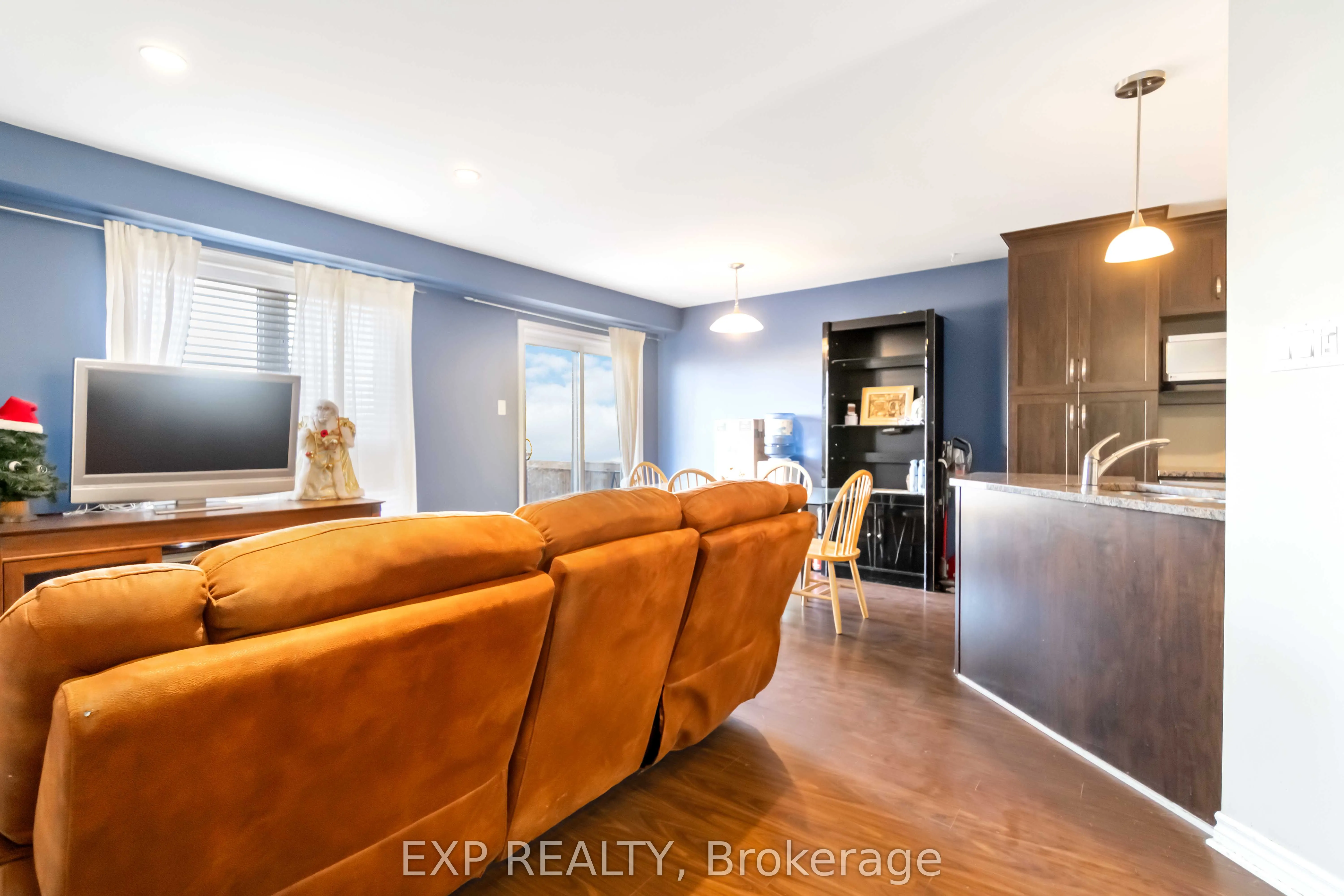 102 Asselin Street S