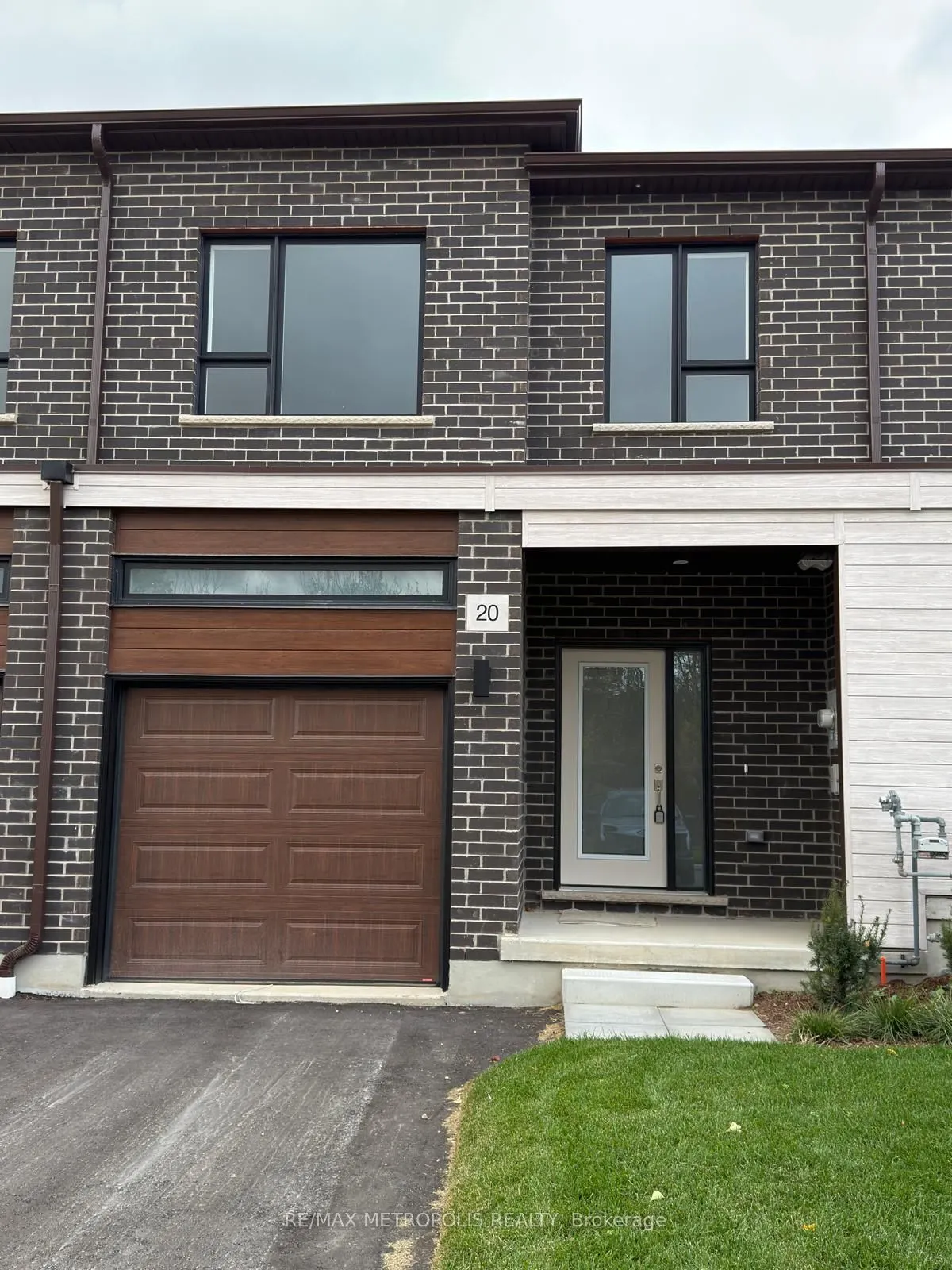 20 OAK FOREST Common