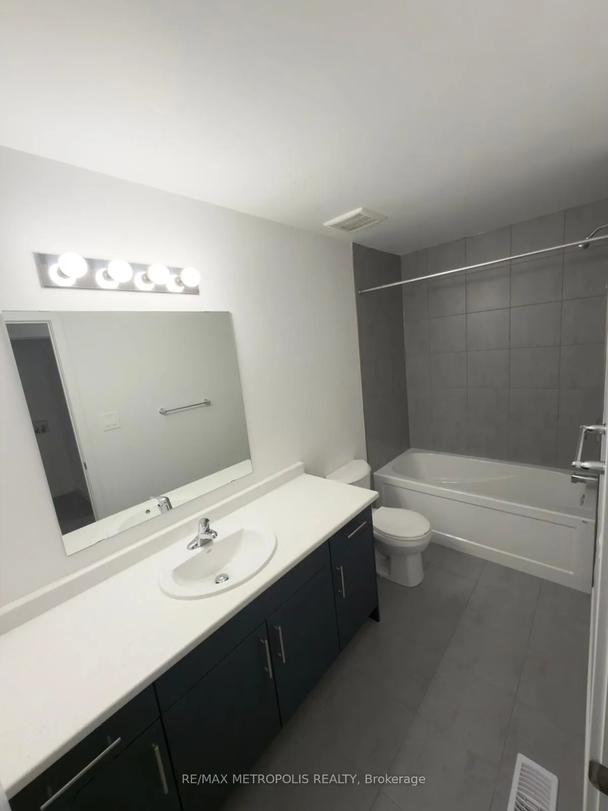 20 OAK FOREST Common