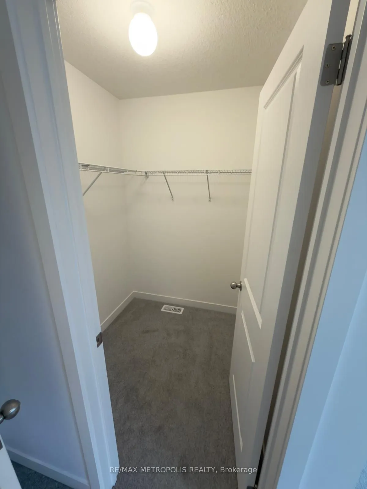 20 OAK FOREST Common