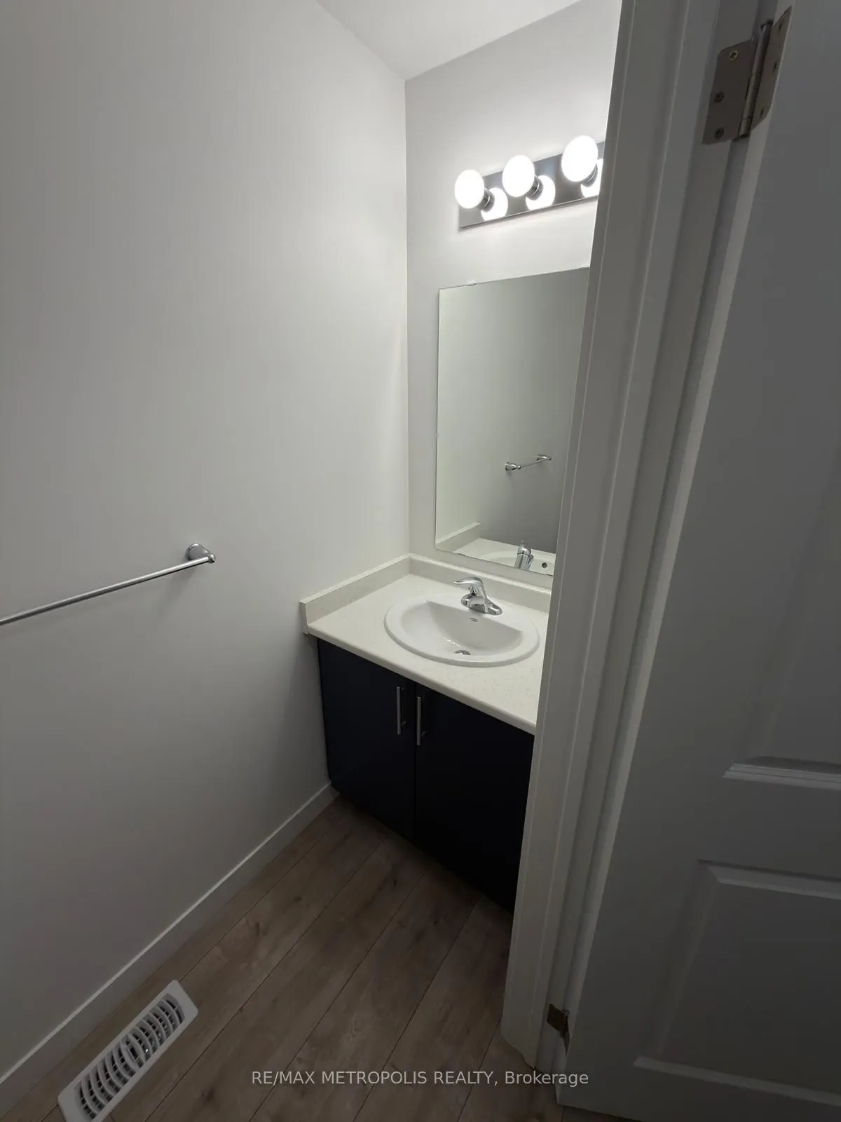 20 OAK FOREST Common