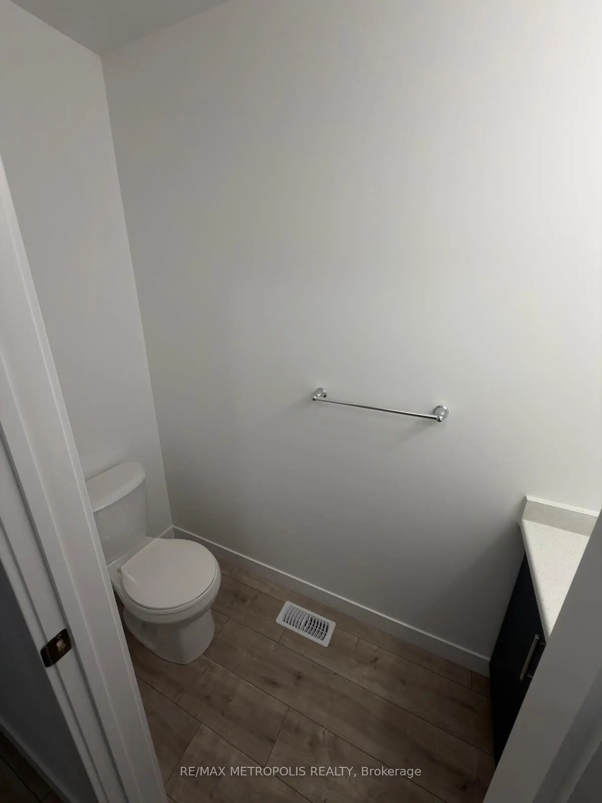 20 OAK FOREST Common