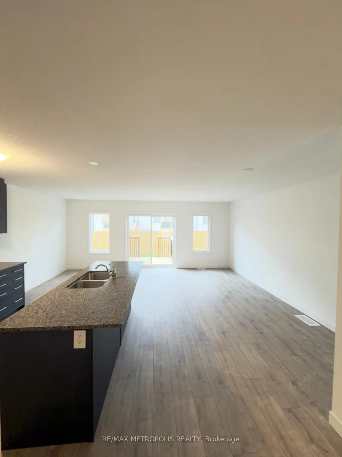 20 OAK FOREST Common