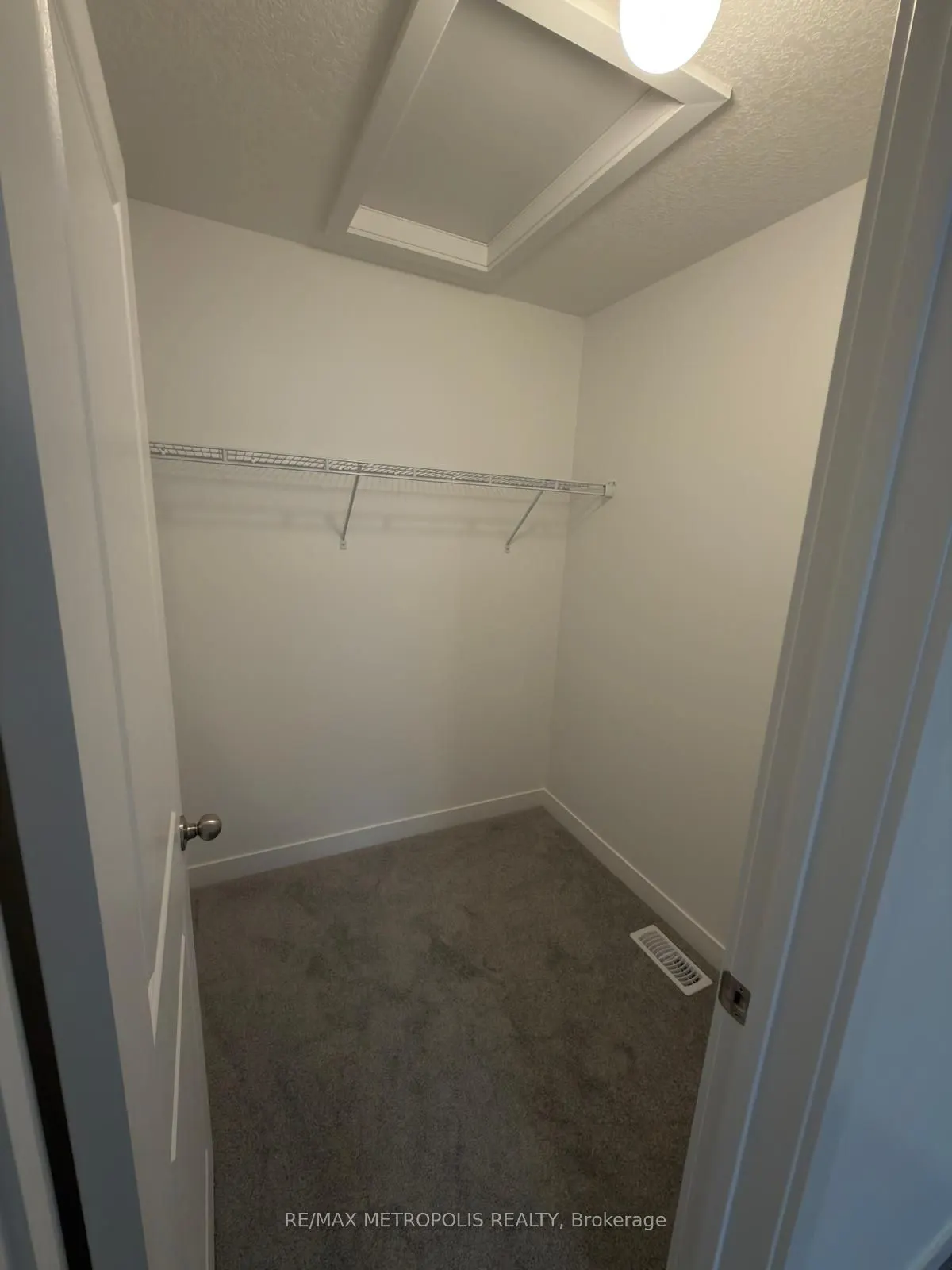 20 OAK FOREST Common