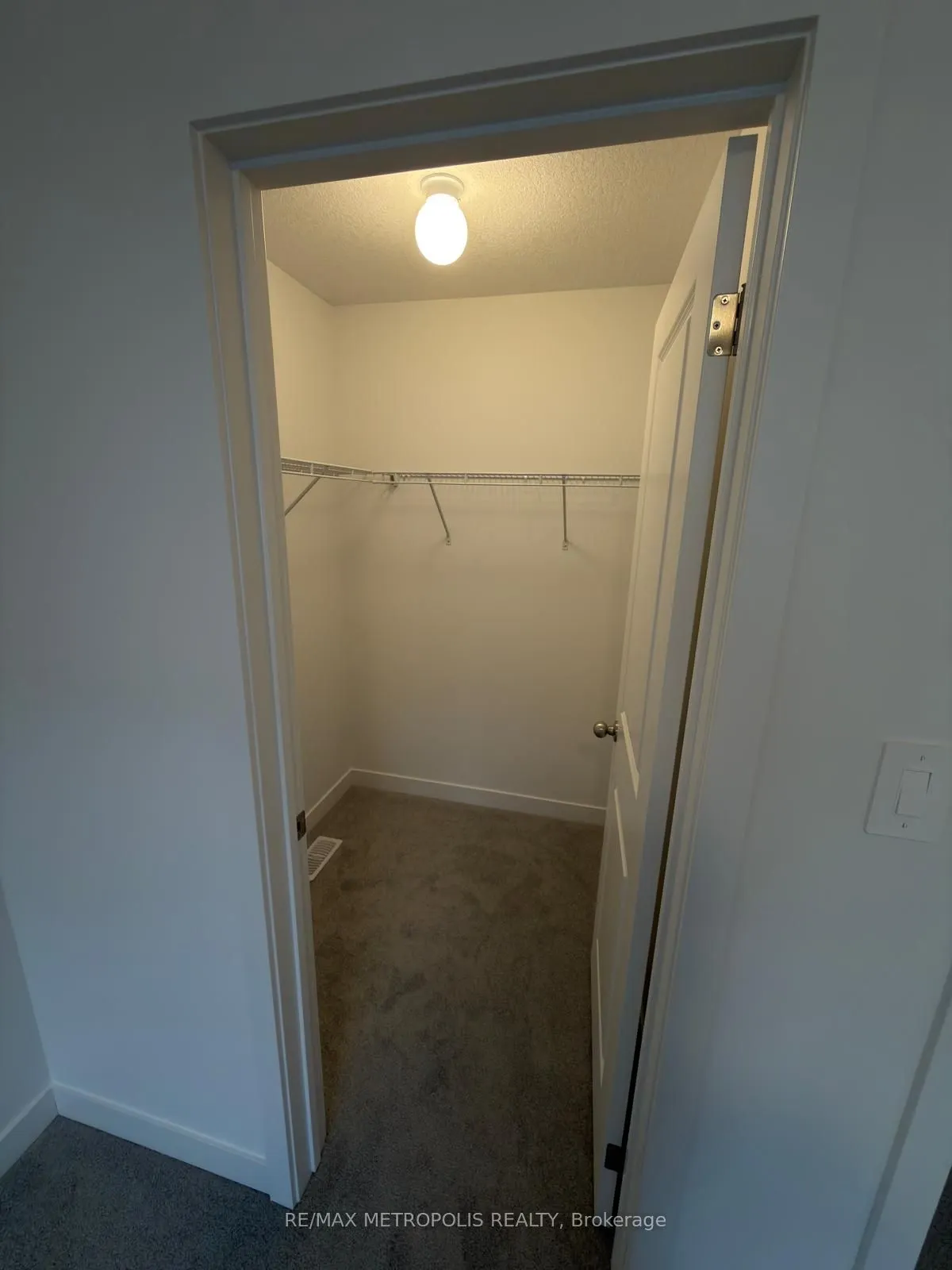 20 OAK FOREST Common